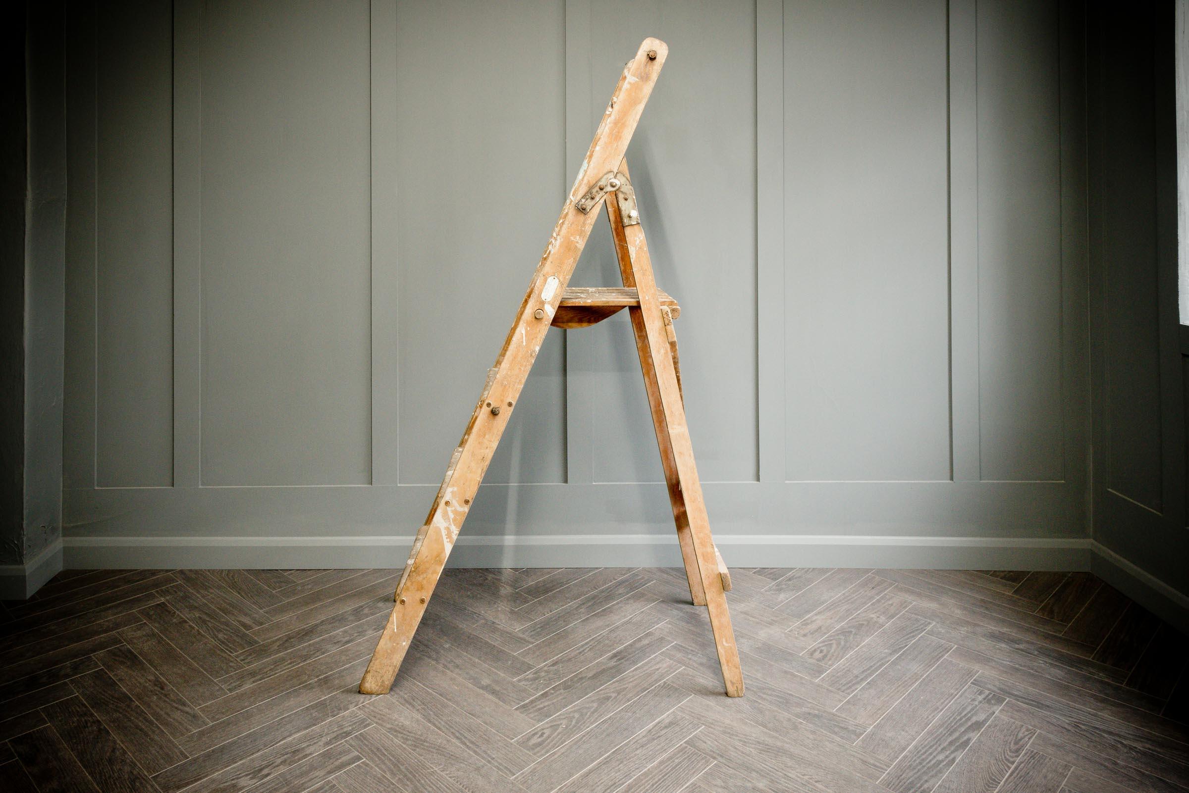 English Slingsby Medium Step Ladder For Sale