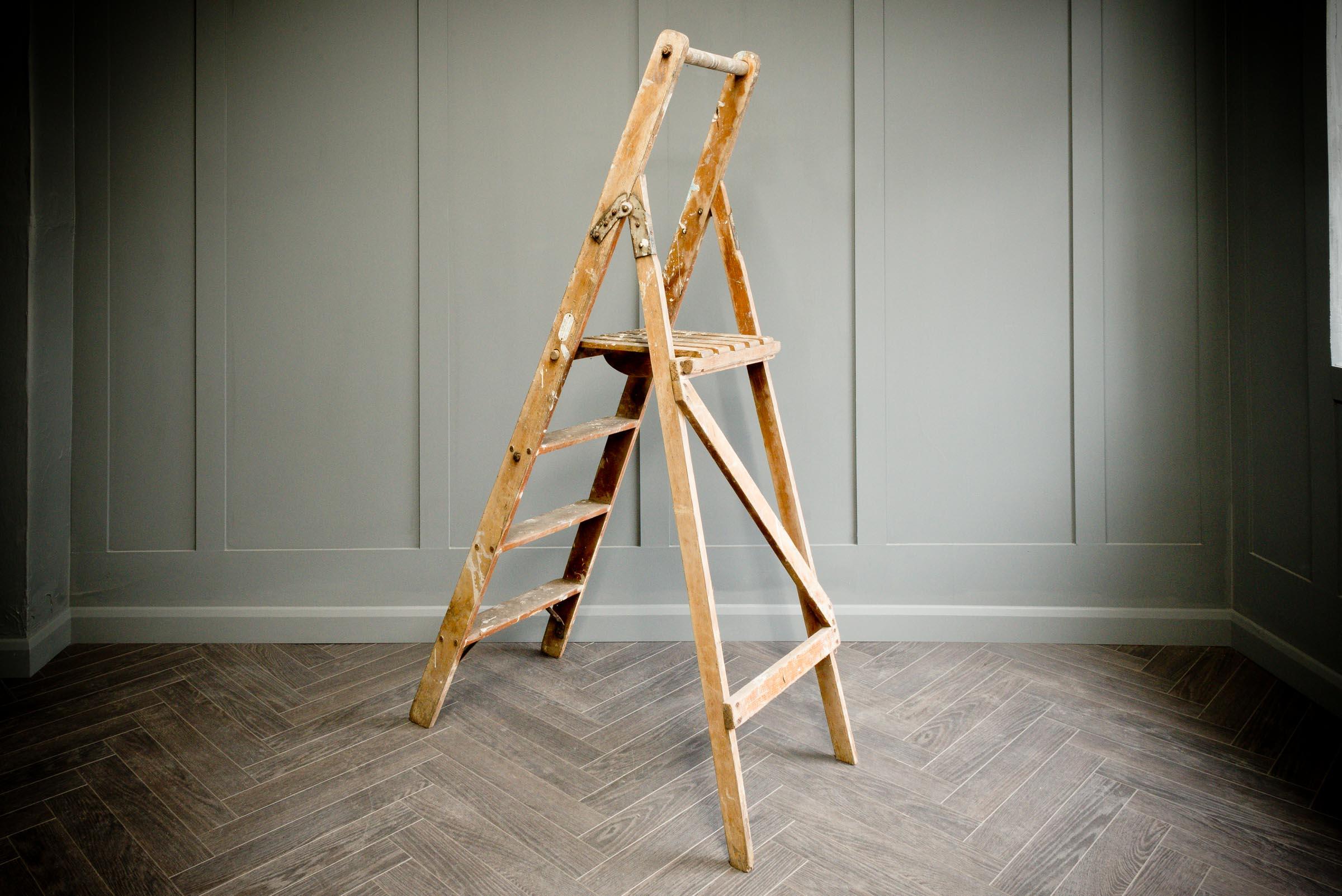 Slingsby Medium Step Ladder In Good Condition For Sale In Alton, GB