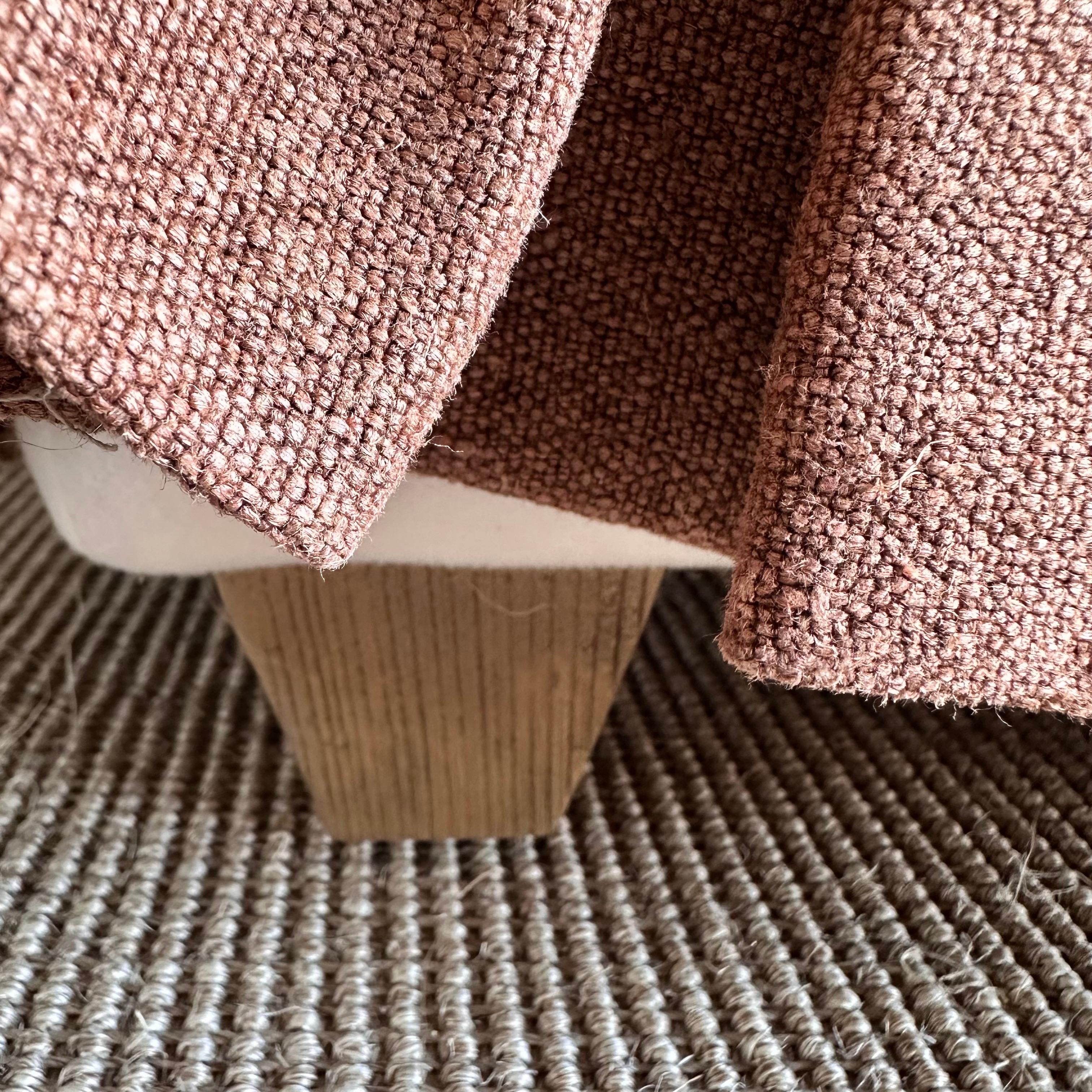 Lin Banc recouvert de lin 100 % pur avec détail de jupe plissée en vente