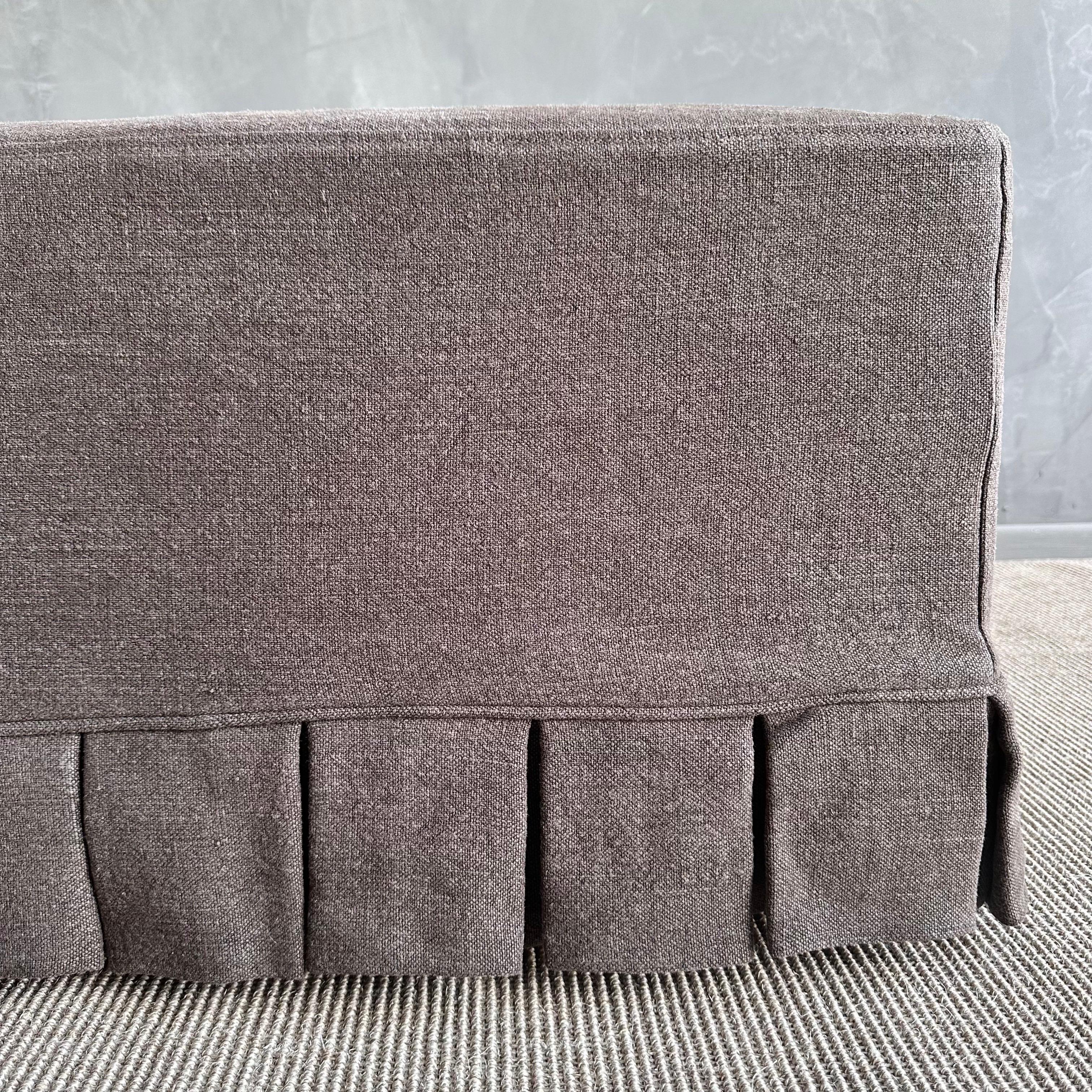 Banc recouvert de lin 100 % pur avec détail de jupe plissée en vente 3