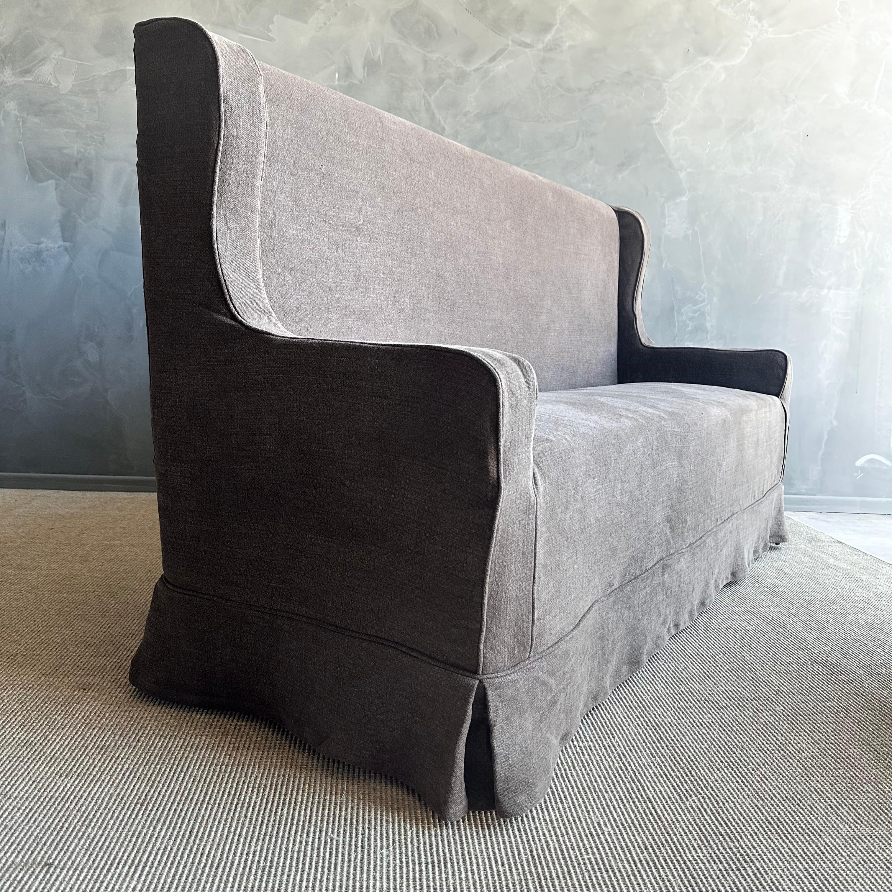 Banc de canapé recouvert d'une housse, en lin lavé à la pierre Neuf - En vente à Old Town Orange, CA