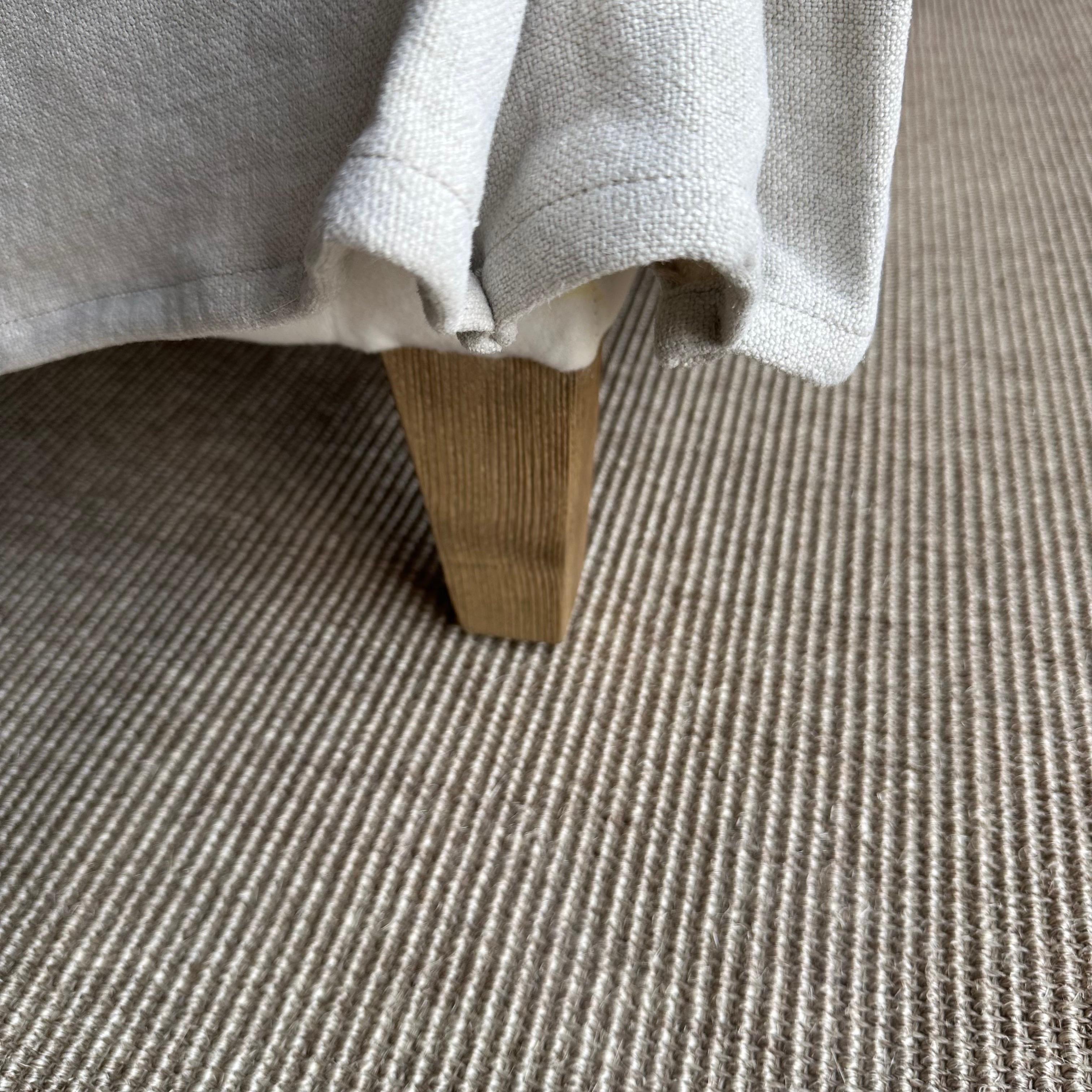 Lin Canapé lavé à la pierre avec coussin de siège enveloppant en duvet en vente