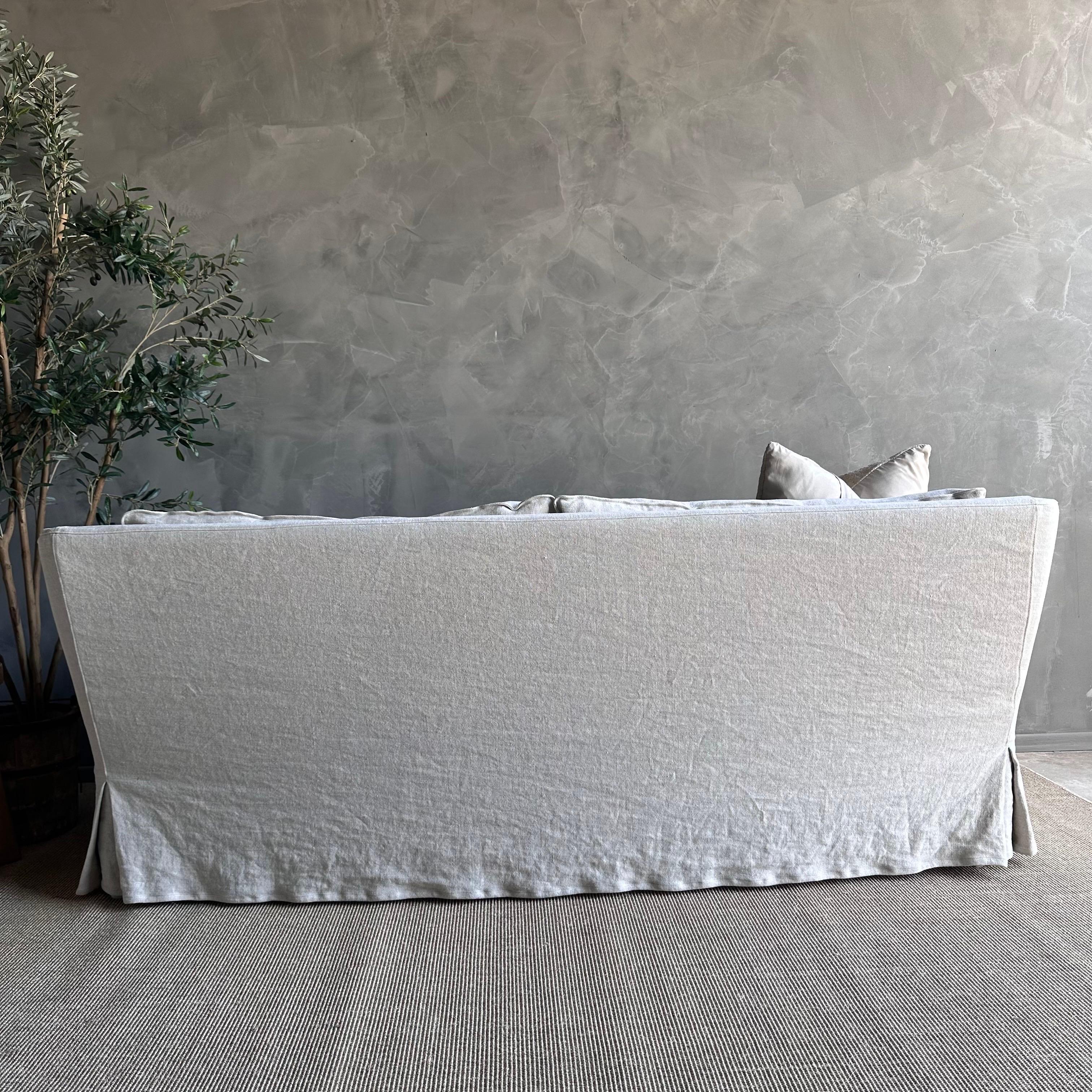 Canapé lavé à la pierre avec coussin de siège enveloppant en duvet en vente 2