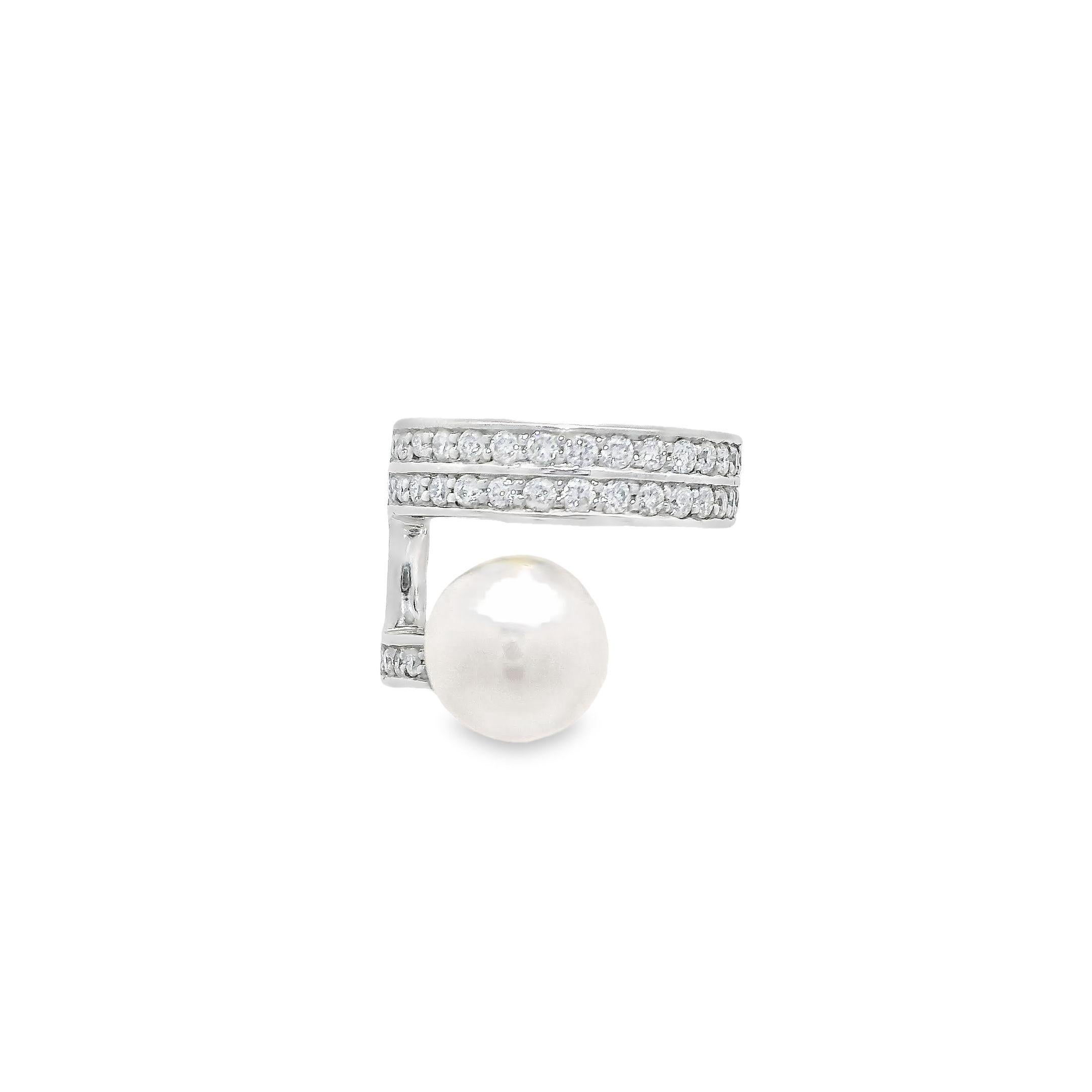 The Slip-on Diamond and Pearl Conch Ear Cuff in 18K White Gold is a truly captivating piece that will elevate your jewelry game. Crafted with the utmost precision, this stunning cuff features a dazzling display of diamonds expertly set alongside a
