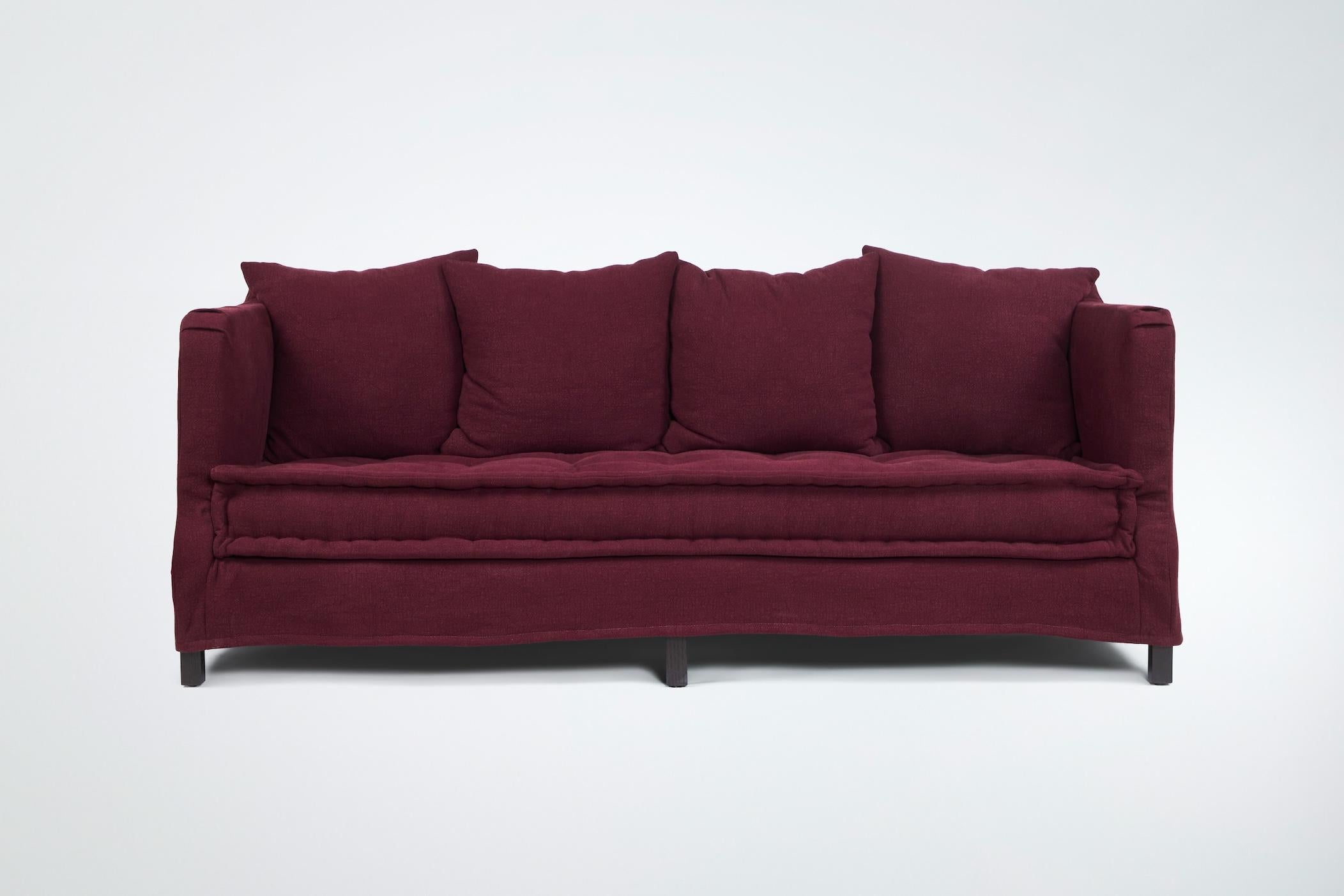 Le canapé All Day de Martin and Brockett est doté d'une housse amovible et d'un profond matelas à la française dans lequel vous voudrez vous prélasser à l'infini. Disponible également avec une banquette amovible.

L 84 po x P 40 po x H 34 po.

Vendu