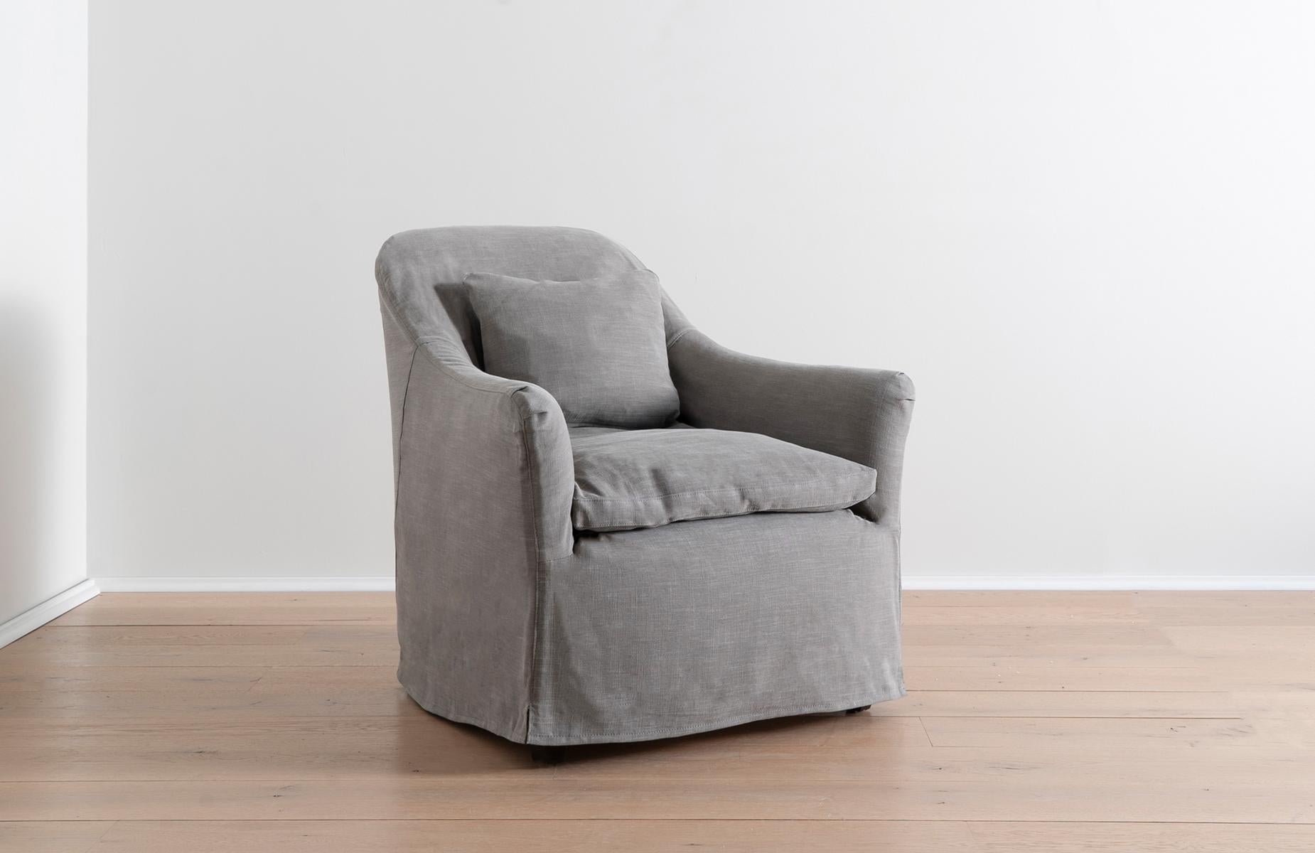 The Cisco Brothers slipcovered Hazel Mini Chair in Molino Fog organic cotton combines comfort, quality craftsmanship, and durable, eco-friendly manufacturing to result in a stylish organic modern lounge chair for your living room. Cisco is