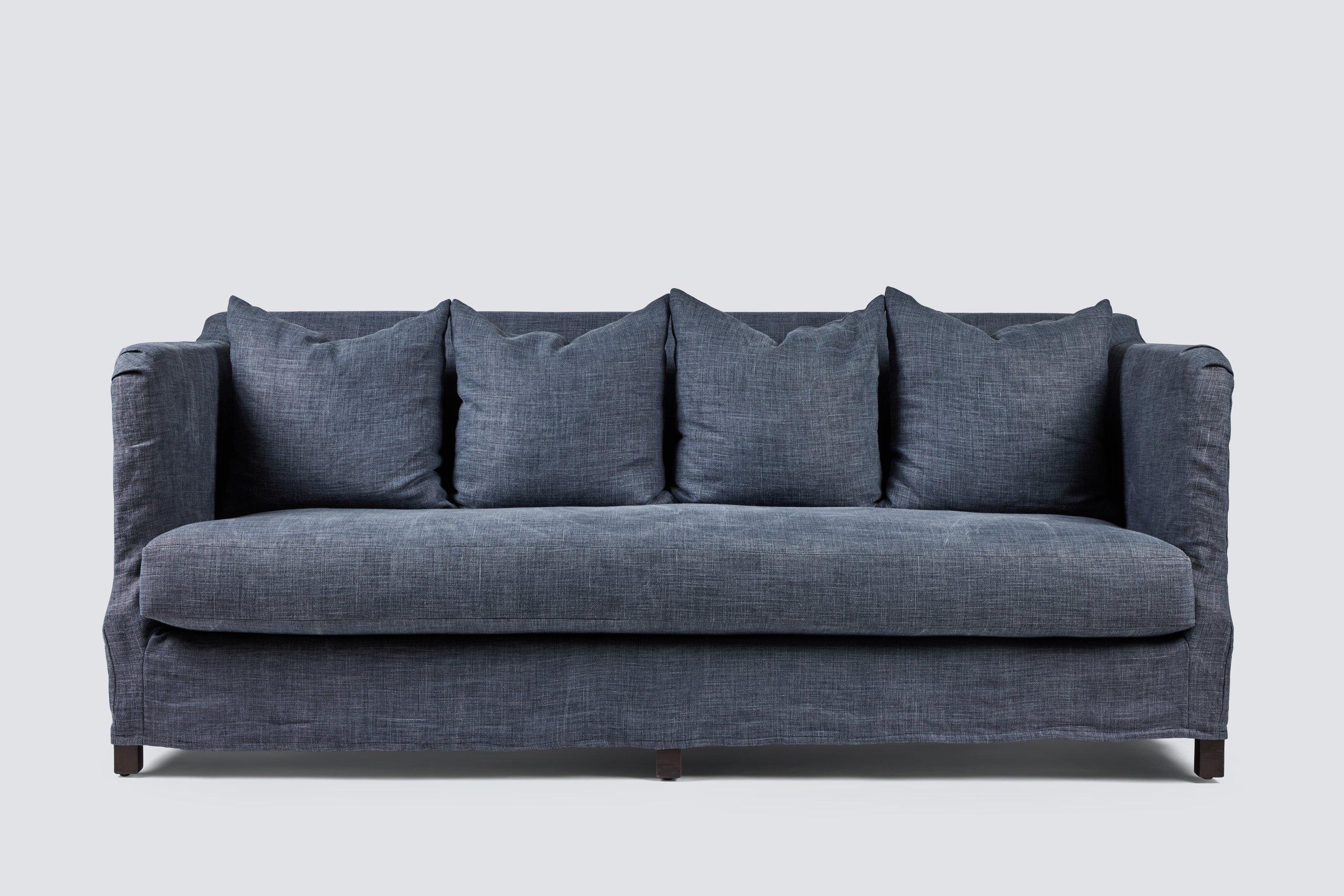 Slipcovered All Day Sofa mit getuftetem Sitzkissen im französischen Matratzenstil im Zustand „Neu“ im Angebot in Los Angeles, CA