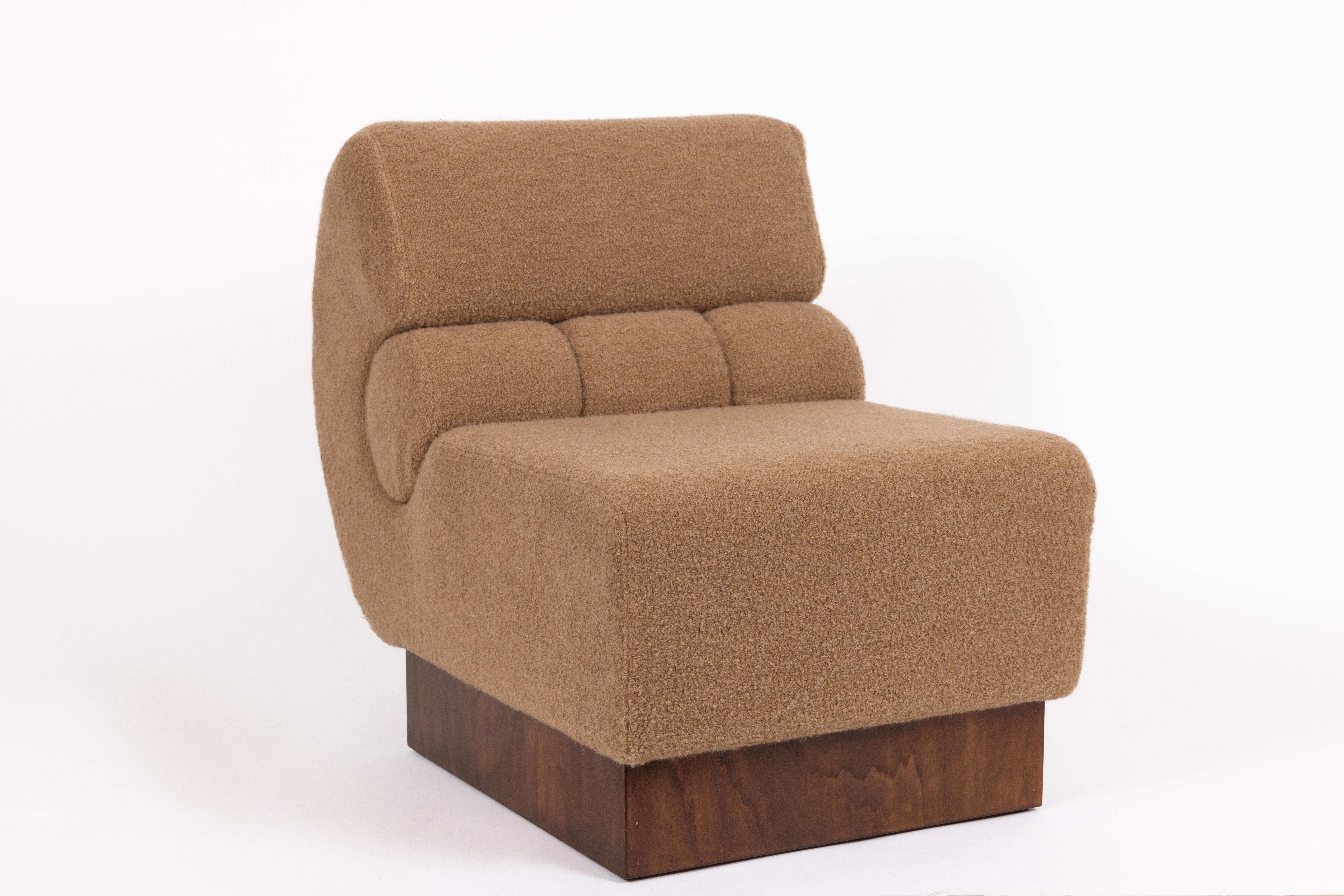 Slipper chair, Italy 70s, Newly Reupholstered in Cashmere Boucle' by Schumacher For Sale 1
