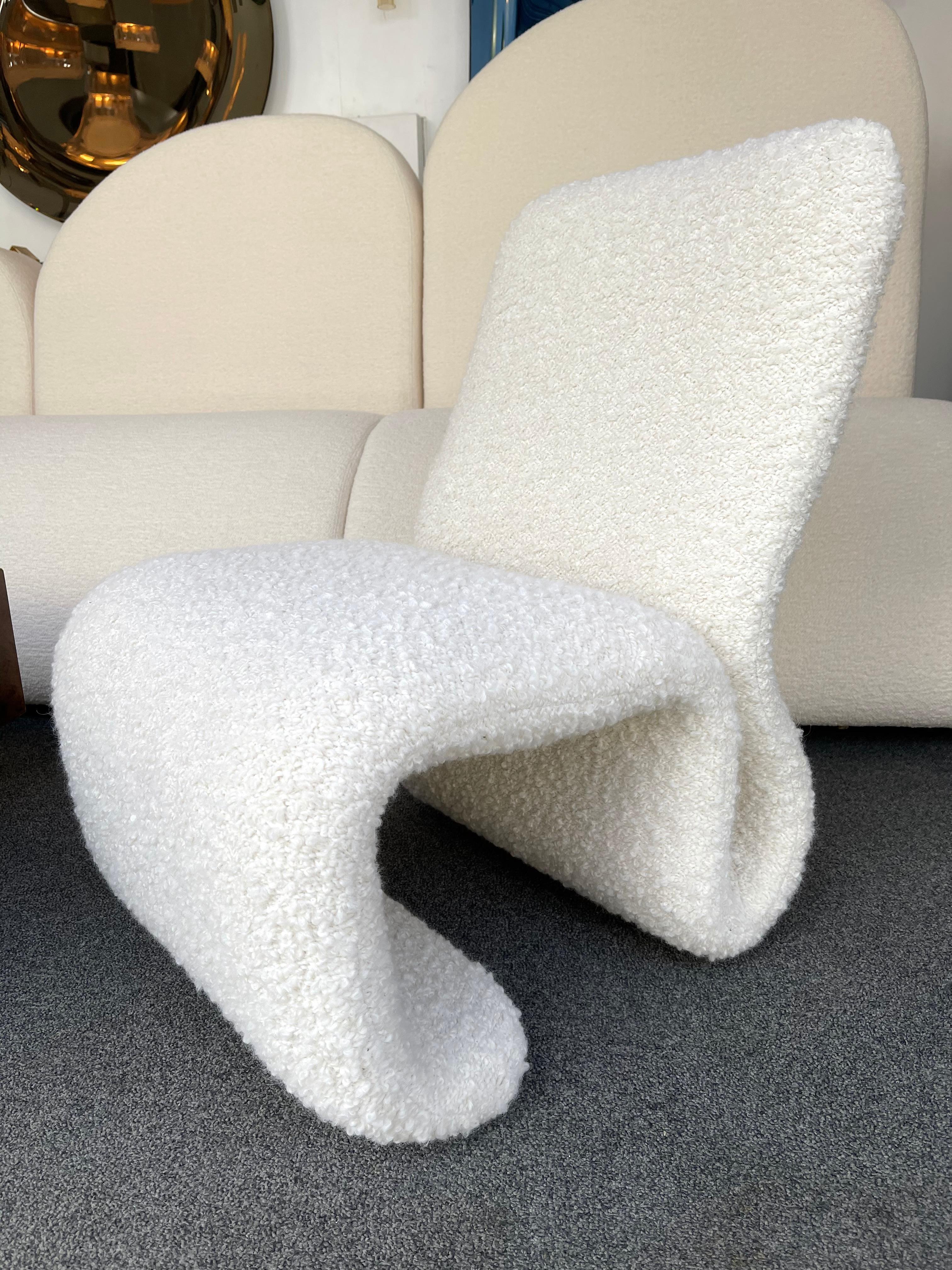 Slipper chair or armchair S design attributed to Jan Ekselius for an Italian edition. Fully new upholstery in large bouclé fabric. Famous design like Paulin, Etienne Henri Martin, Knoll, Scarpa, Cassina, Olivier Mourgue, Saarinen, Joe Colombo.
