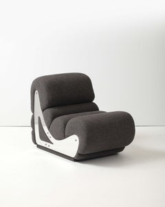 Fauteuil pantoufle avec accents en acier inoxydable brossé par Kappa, France, années 1970.