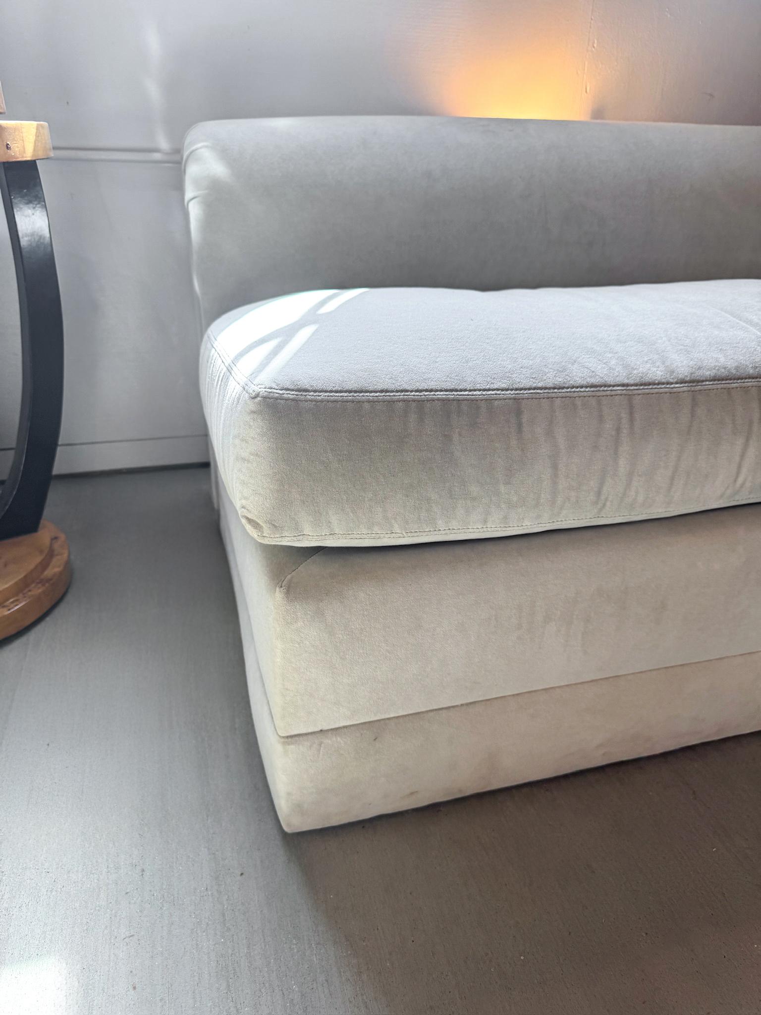 Sectionnel Slipper, quatre pièces, en velours Performance en vente 3