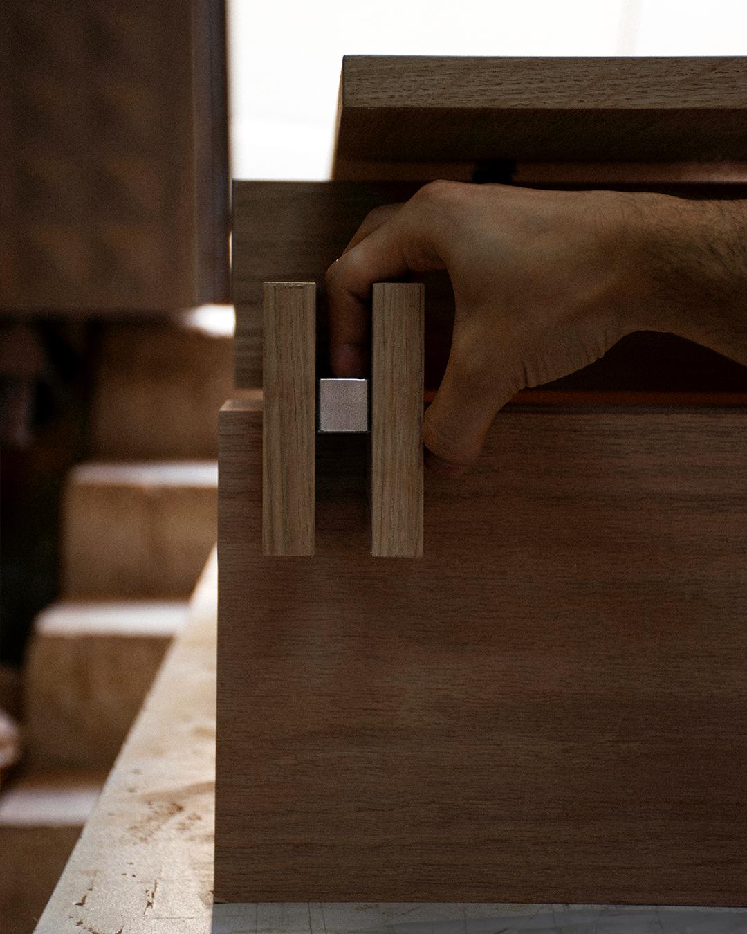 Moderno Tavolino a fessura, piano in Wood dall'aspetto dinamico, Nature Oak in vendita