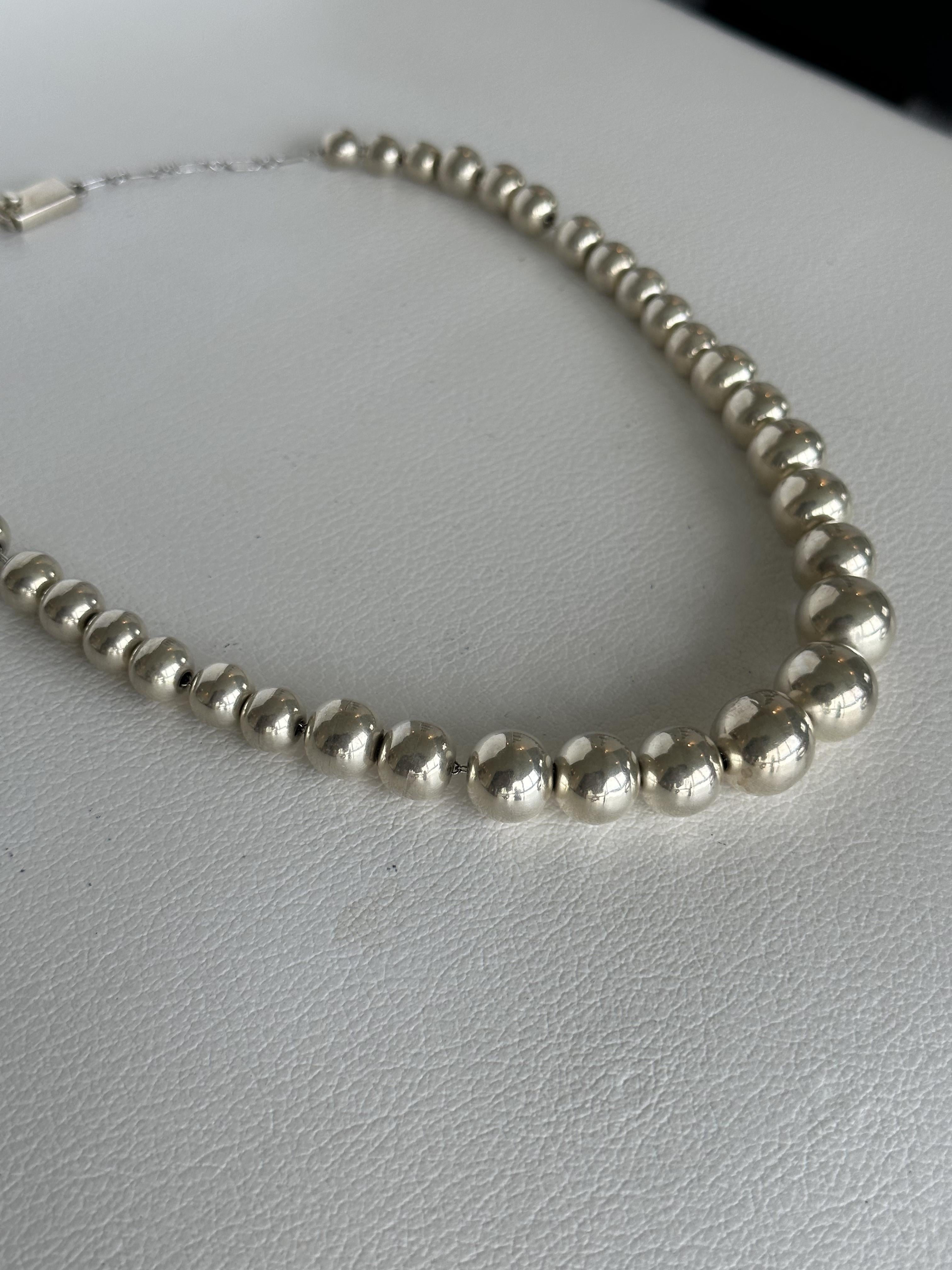 Graduated Sterling Silver Ball Bead Necklace.
Necklace length: 19 inches/48 cm.
Number of silver beads: 36.
Maximum dimension: 14.03 length x 14.95 width.
Minimum dimension: 6.41 length x 7.06 width.
Total weight: 66.40 grams.