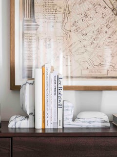 SLO Buchstützen aus weißem Acquatico-Marmor von Christophe Delcourt