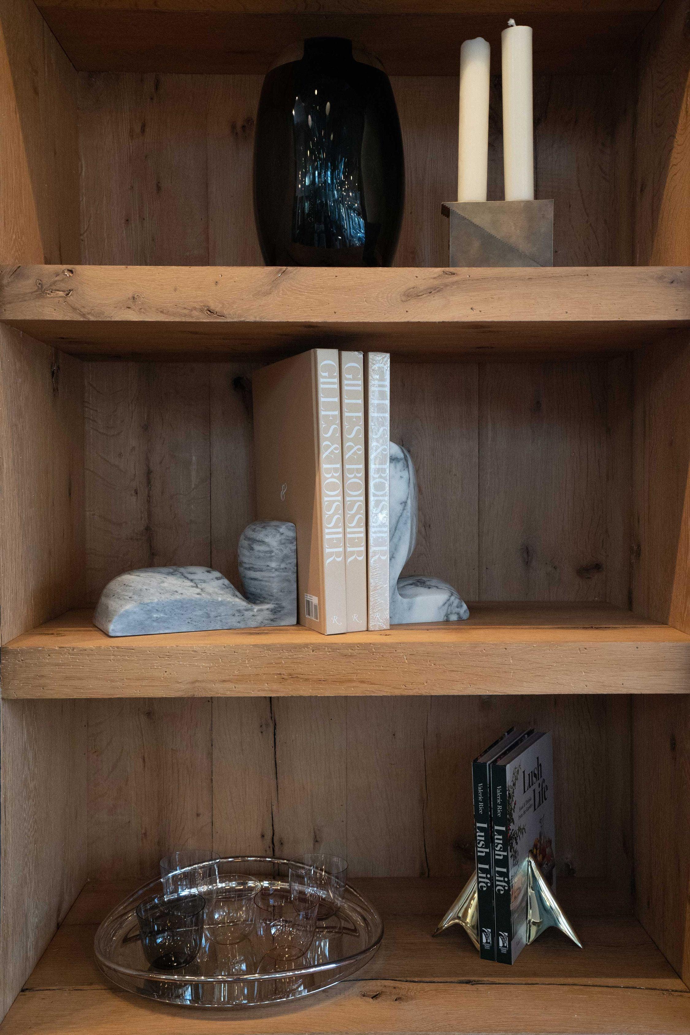 XXIe siècle et contemporain Serre-livres SLO en marbre blanc acquatico de Christophe Delcourt en vente