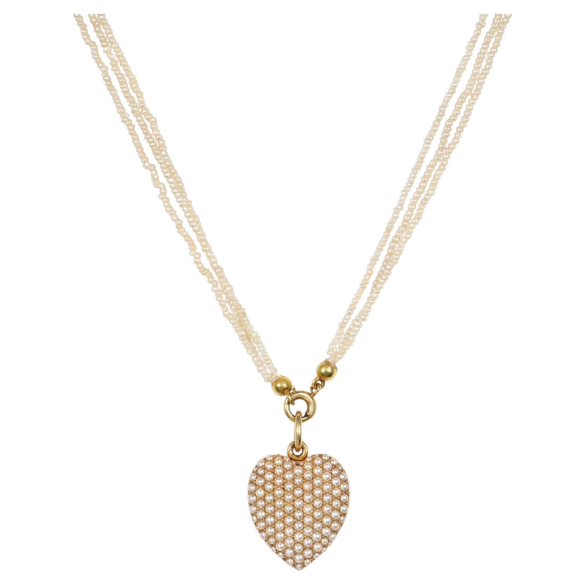 Collier avec pendentif en forme de cœur pavé Sloan And Co. en vente