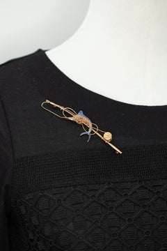 Sloan & Co. Antica spilla in oro 14 carati con smalto e perle e rubino, con pesce al filo