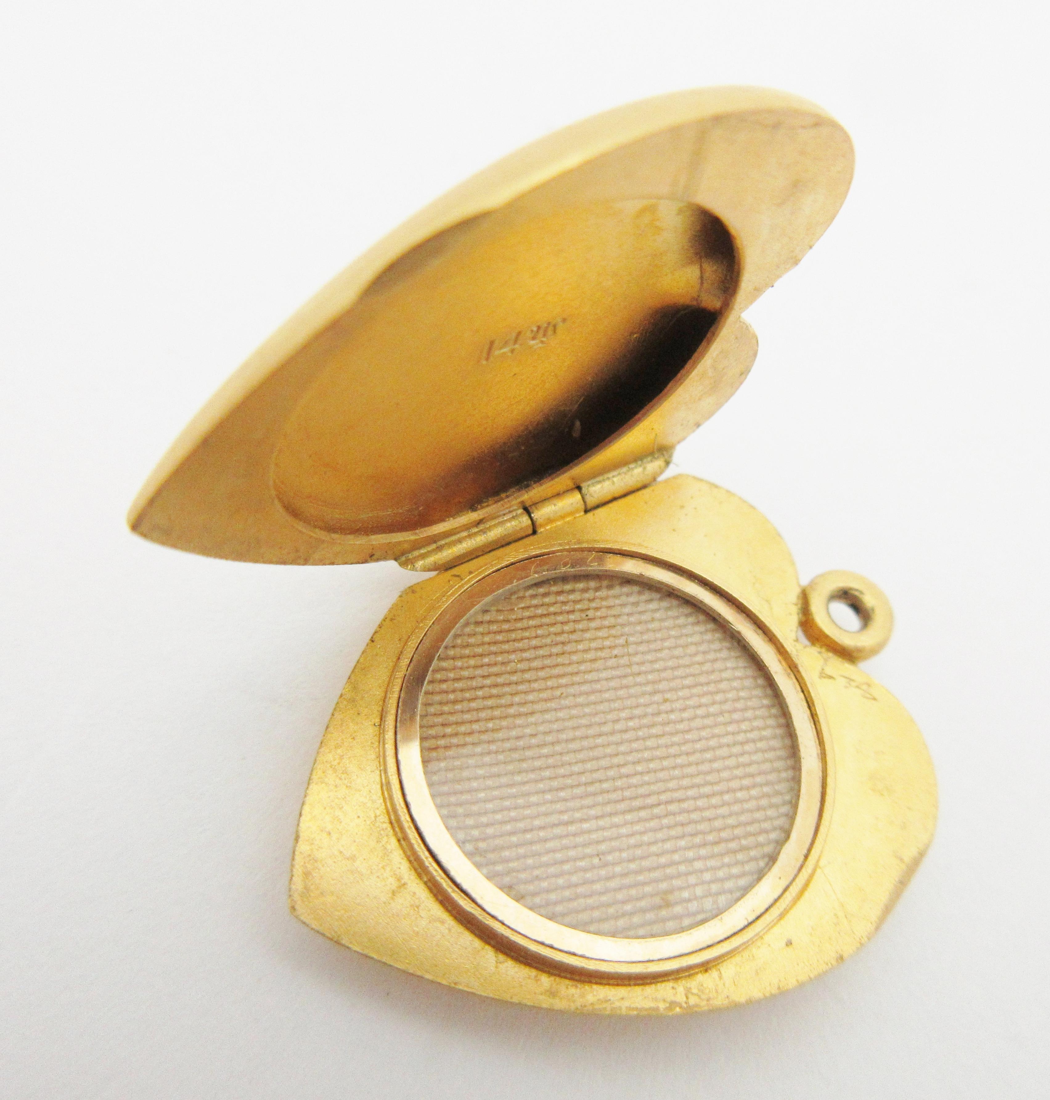 Women's or Men's Sloan & Co. Art Nouveau Enamel Flower Heart Locket 14 Karat Gold Antique Locket