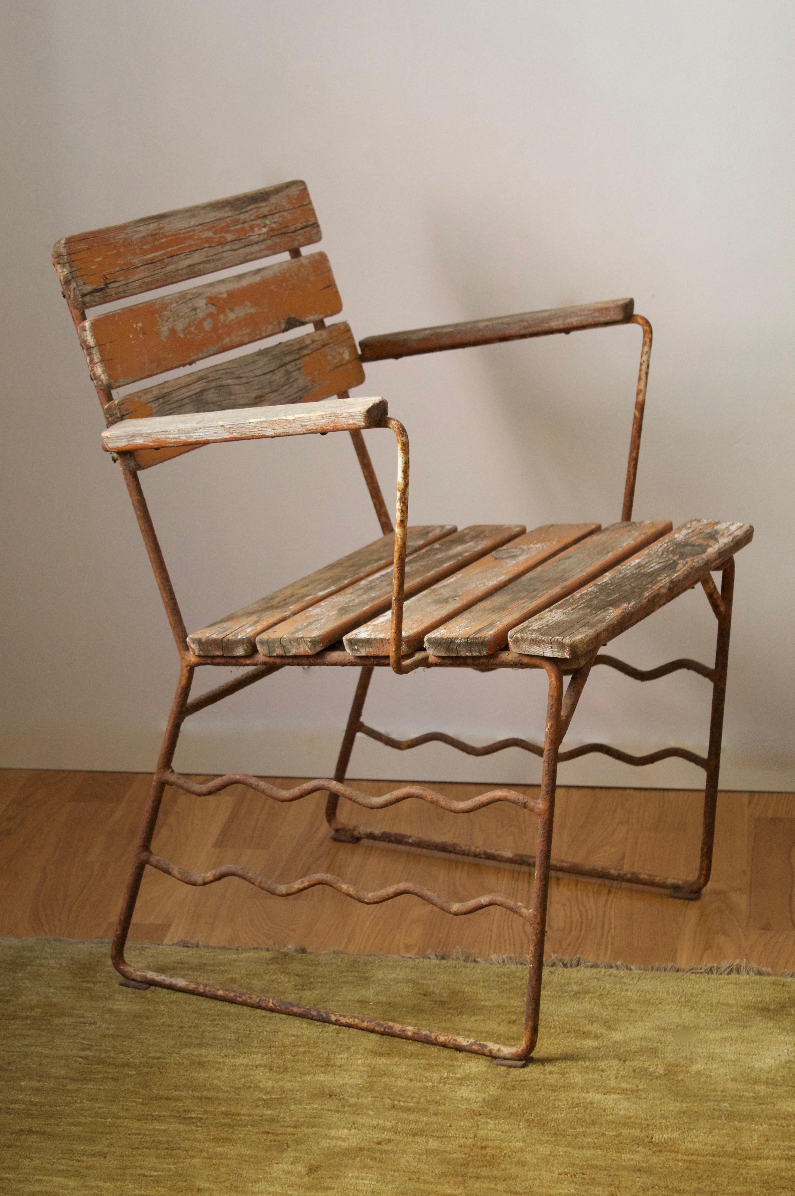 An armchair / side chair / garden chair. Designed and produced by Slöjdprodukter Bjärnum, Sweden, 1940s. 

In painted iron and painted wood.

See listing LU3228124052922 for a matching chair.
 