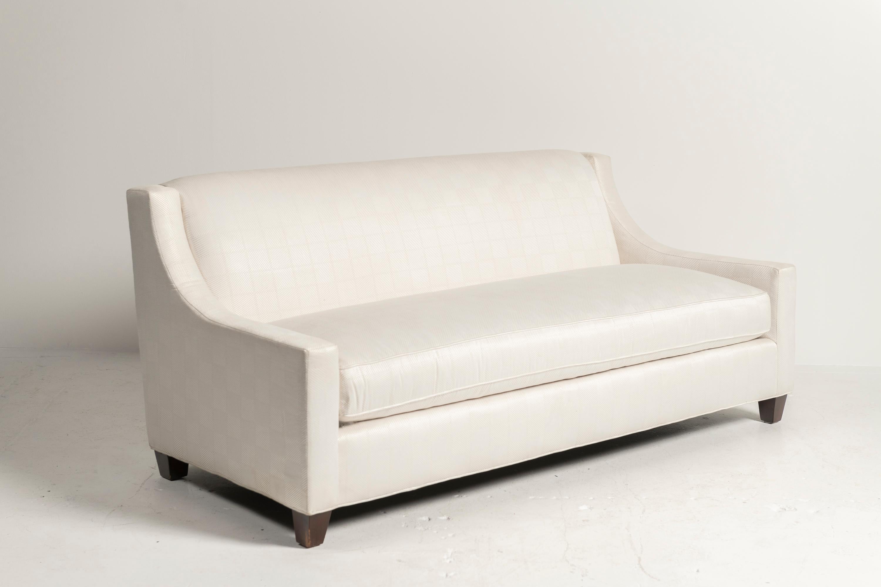 Sofa Slope, tapissé de soie à motifs beiges, Baker Furniture en vente 1