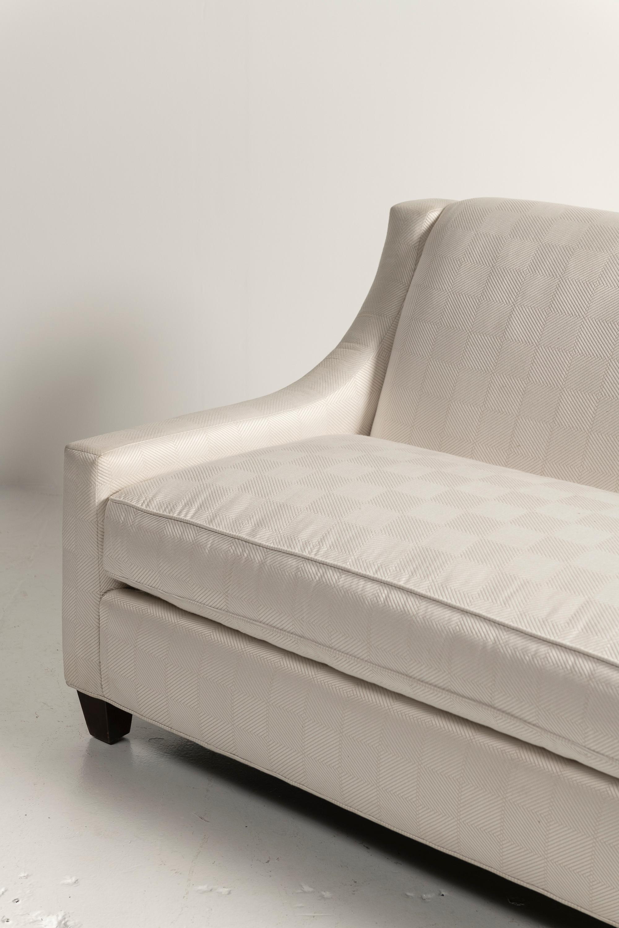 Sofa Slope, tapissé de soie à motifs beiges, Baker Furniture en vente 2