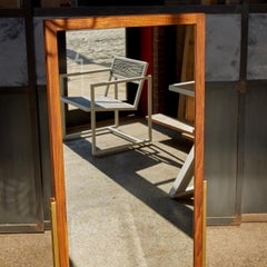 Espejo de cuerpo entero "Pendiente" en latón, nogal negro, espejo