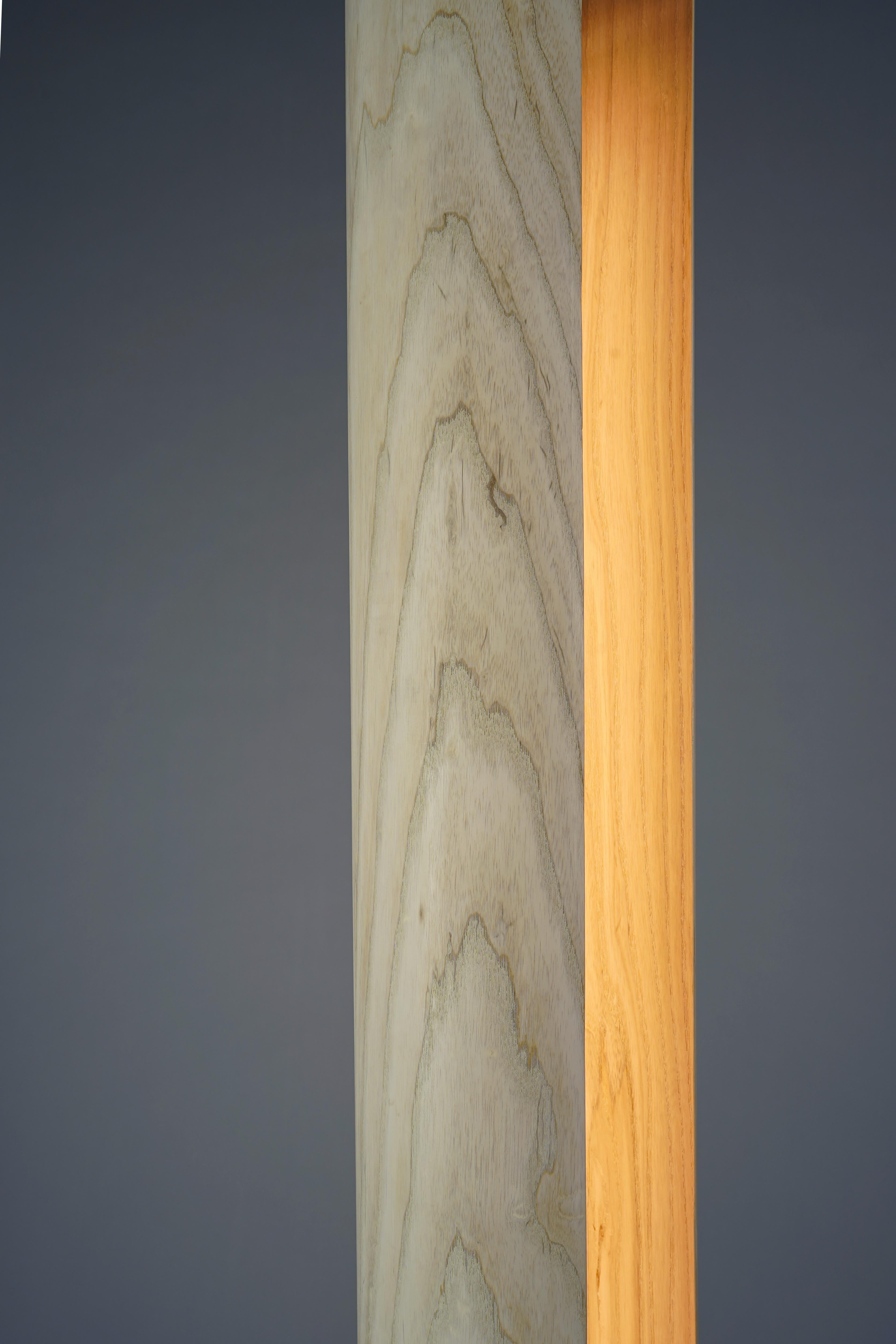 Sbiancato Slot Light, lampada da terra in legno a colonna con base in acciaio in vendita