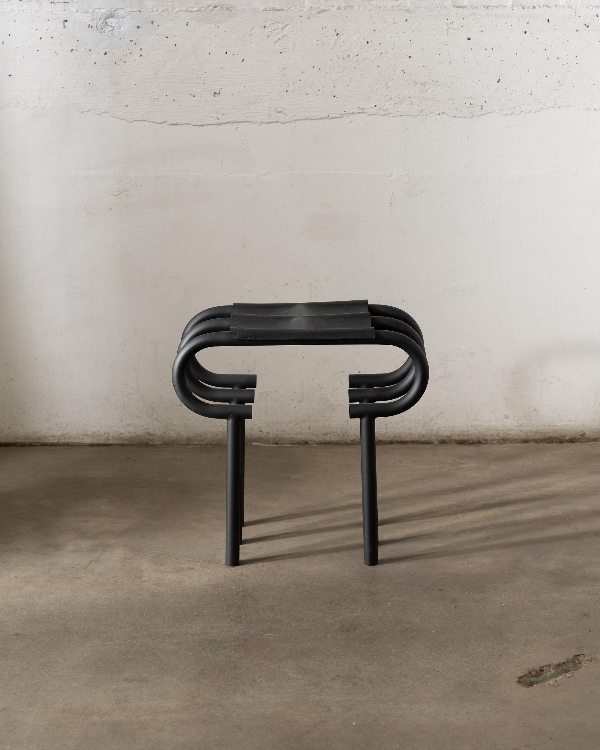 Slumped Leather Stool by Gentner Design In New Condition For Sale In Geneve, CH