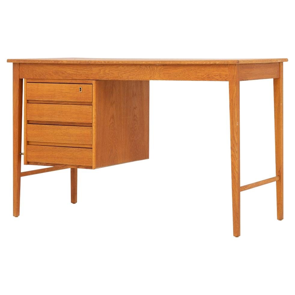 Smal Desk in Oak