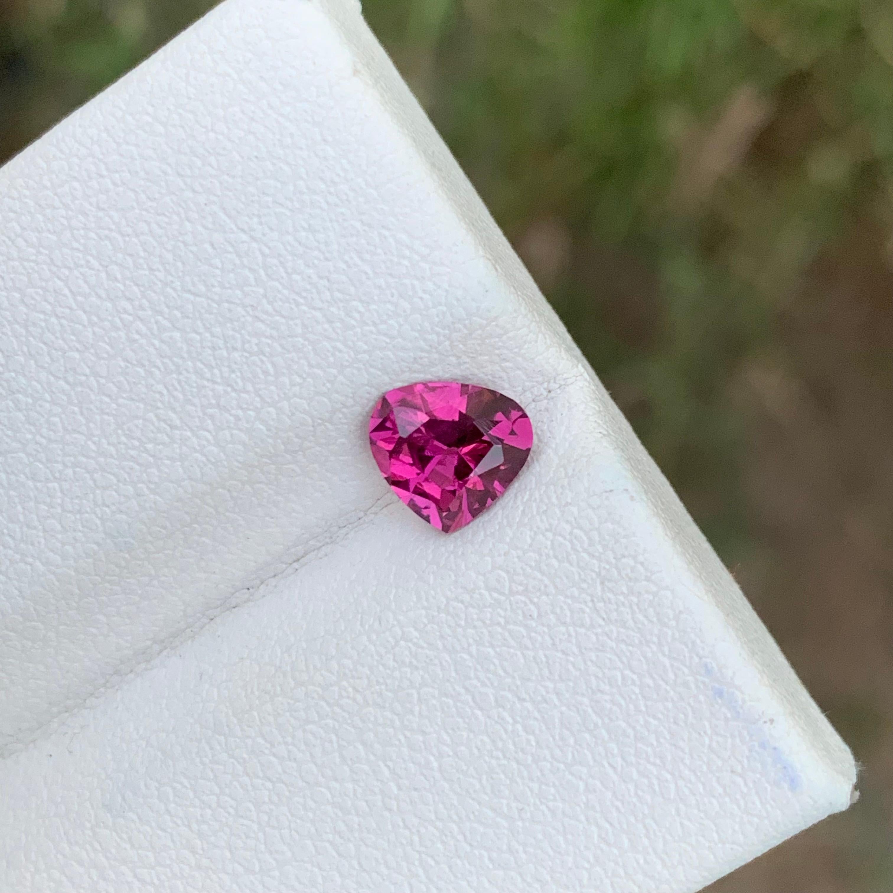 Small 1.05 Carats Natural Loose Purplish Pink Rhodolite Garnet Heart Shape For Sale 3