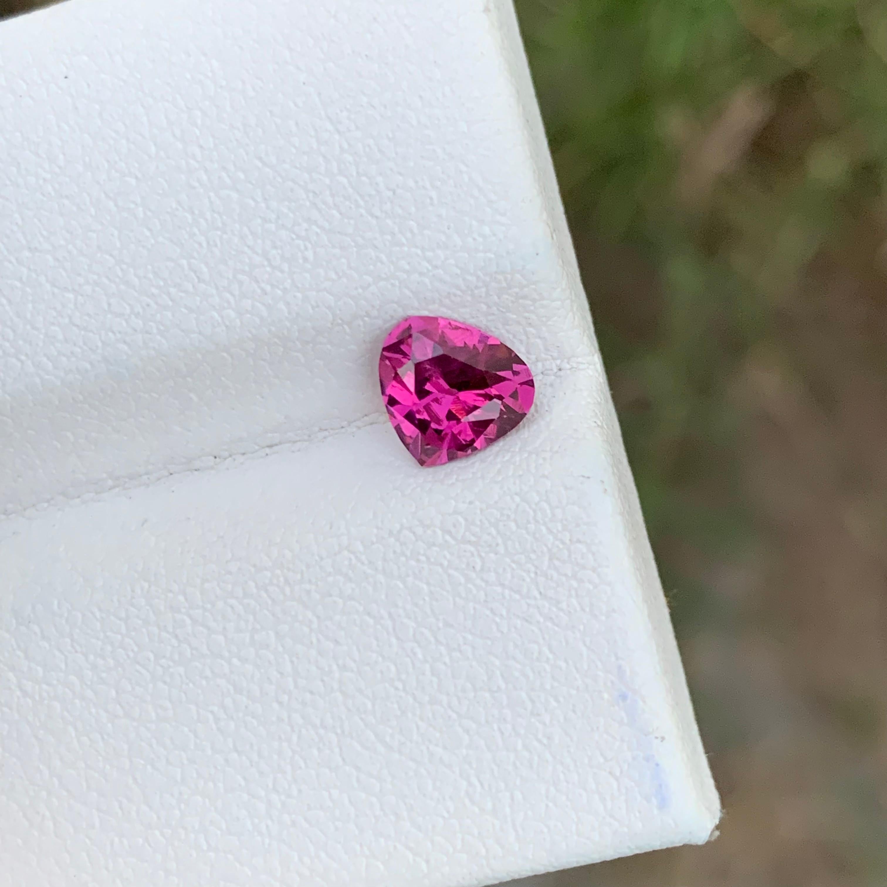 Small 1.05 Carats Natural Loose Purplish Pink Rhodolite Garnet Heart Shape For Sale 4