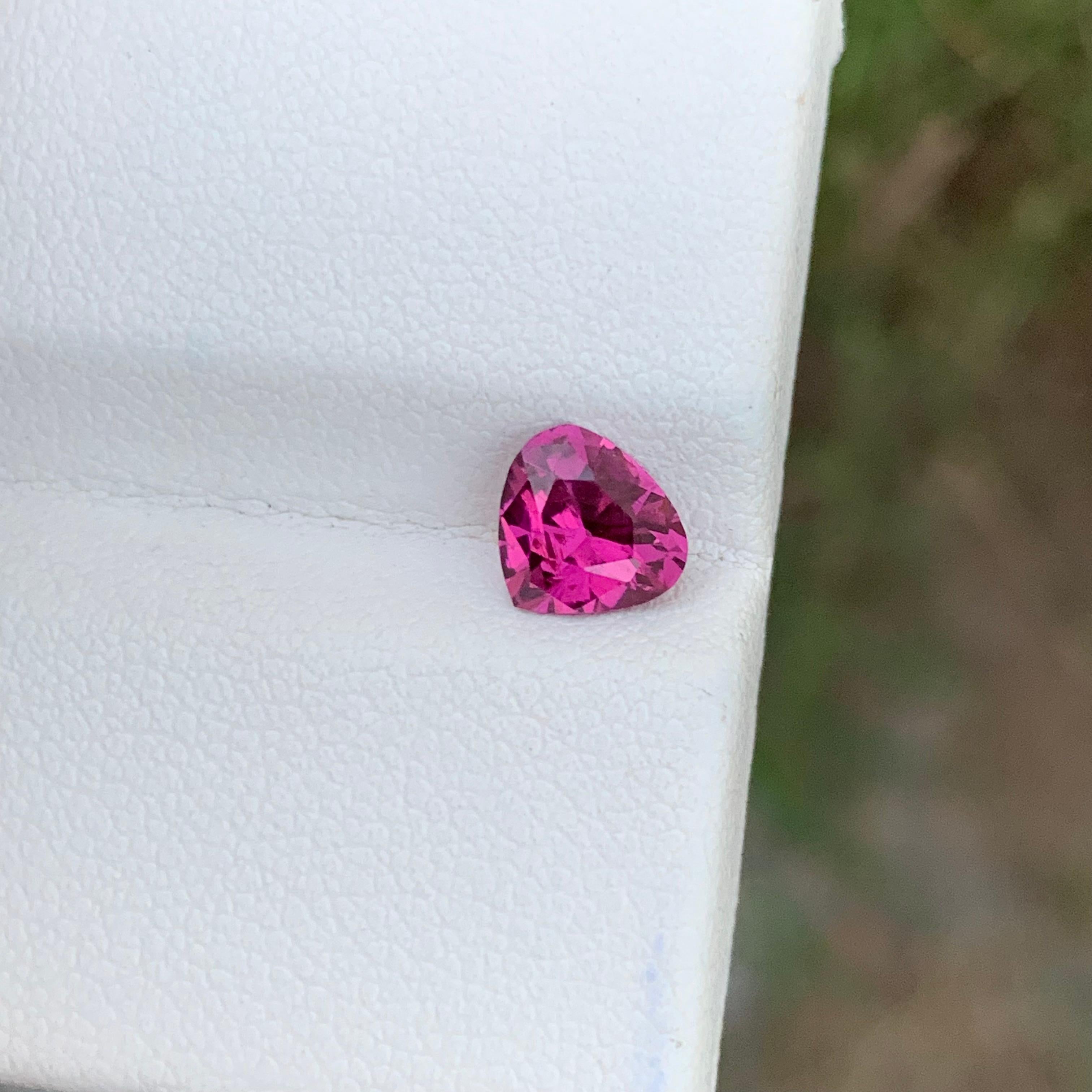 Small 1.05 Carats Natural Loose Purplish Pink Rhodolite Garnet Heart Shape For Sale 5