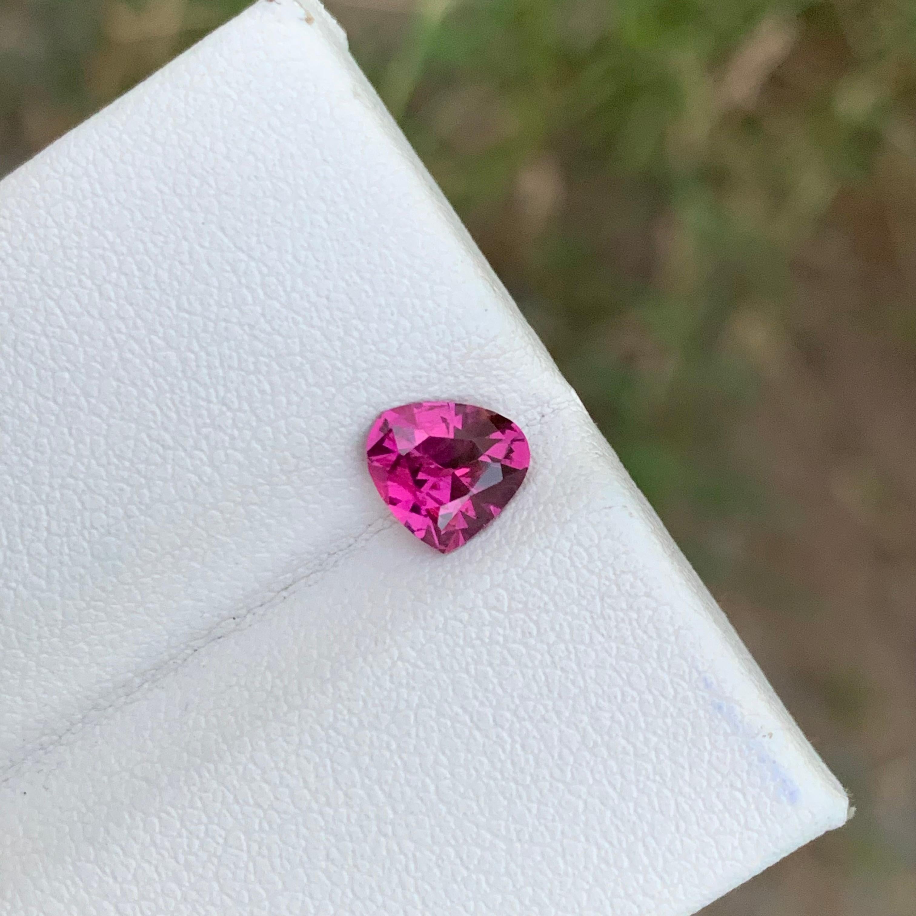 Loose Rhodolite Garneg
Weight: 1.05 Carats 
Dimension: 6.4x6.9x3.6 Mm
Origin: Tanzania 
Shape: Heart
Treatment: Non
Rhodolite garnet, a gem of exceptional beauty and versatility, is a variety of garnet cherished for its captivating rose or