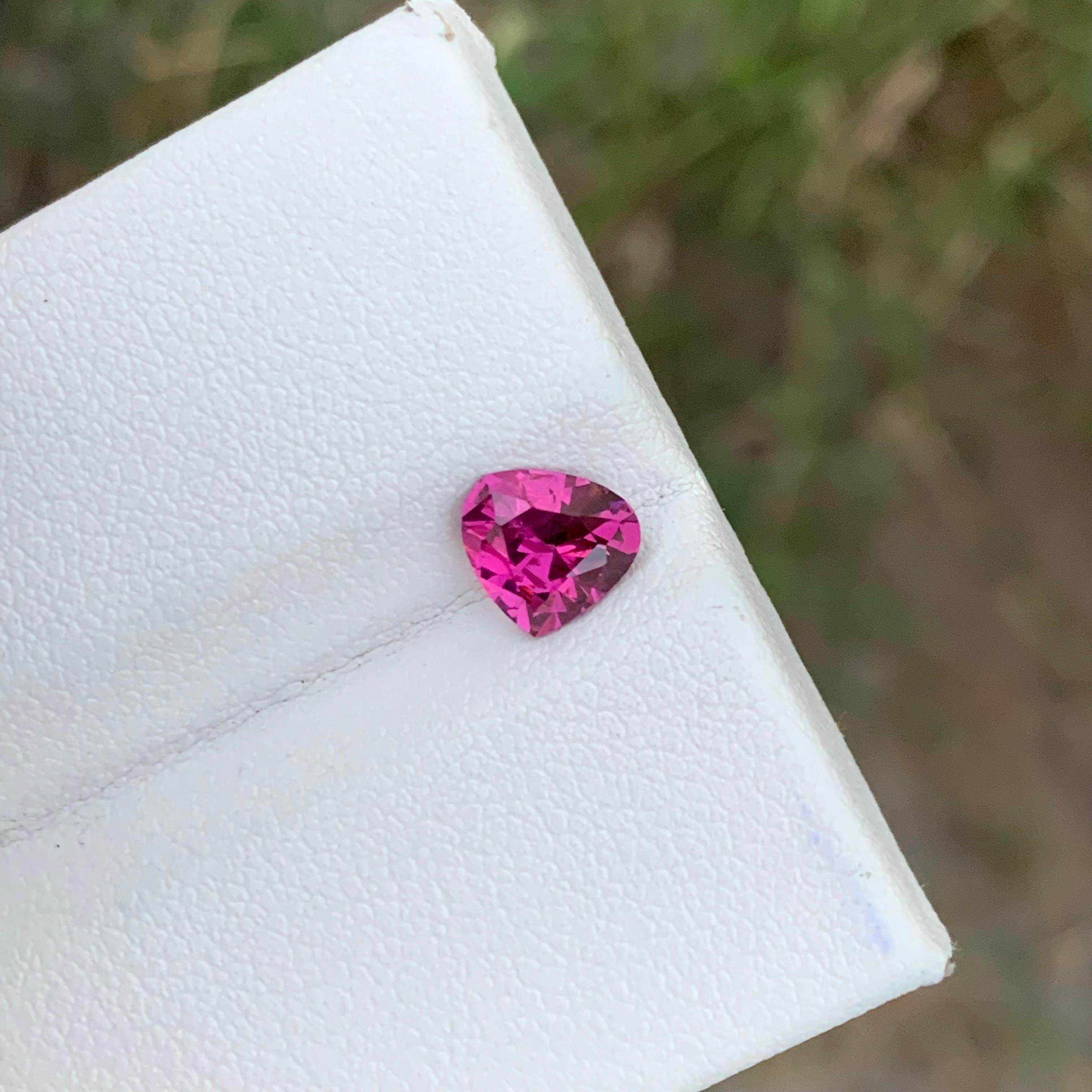 Aesthetic Movement Small 1.05 Carats Natural Loose Purplish Pink Rhodolite Garnet Heart Shape For Sale