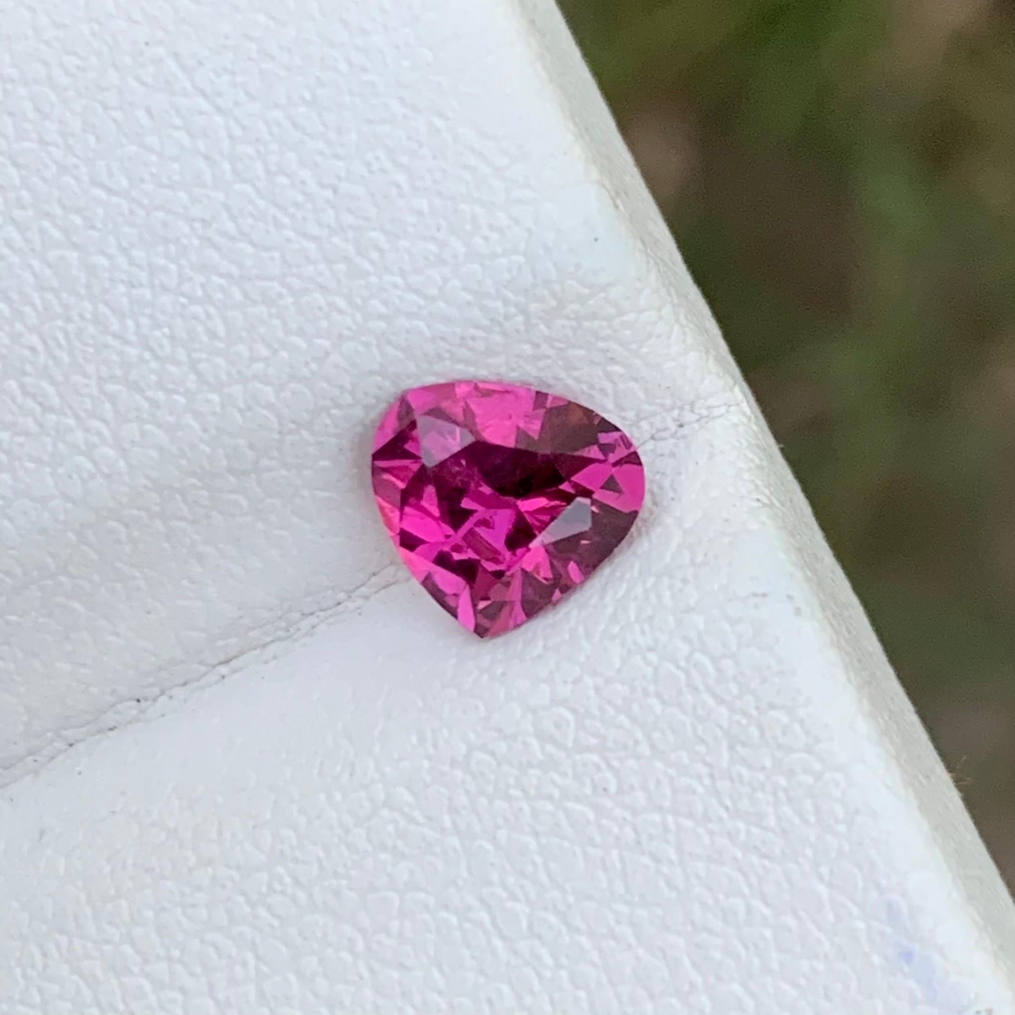 Small 1.05 Carats Natural Loose Purplish Pink Rhodolite Garnet Heart Shape For Sale 1