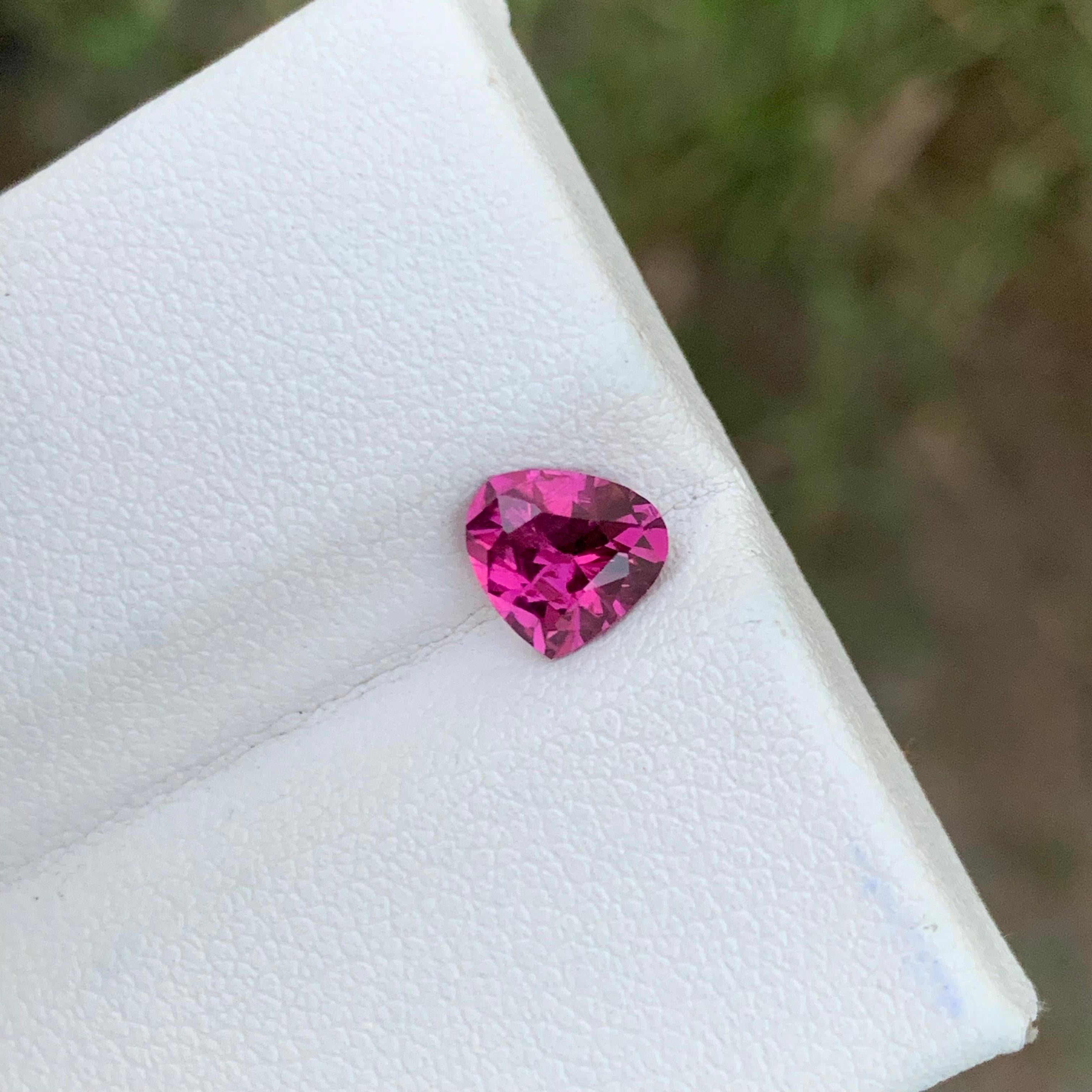 Small 1.05 Carats Natural Loose Purplish Pink Rhodolite Garnet Heart Shape For Sale 2