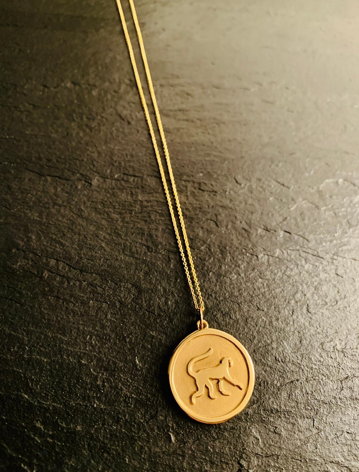 Femenino o masculino Medallón Pequeño Mono del Zodiaco Chino de Oro Amarillo de 14kt en venta