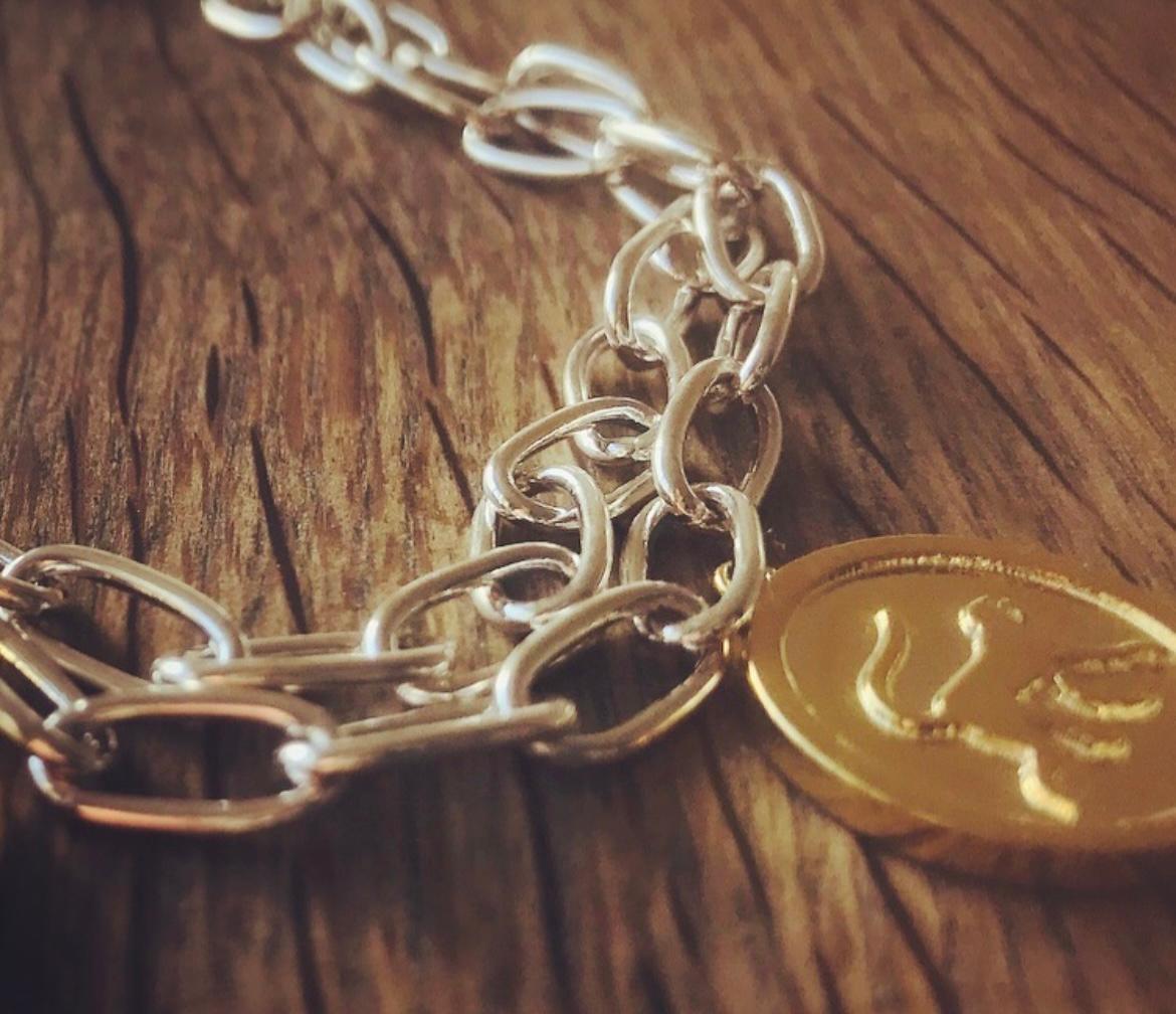 Medallón Pequeño Mono del Zodiaco Chino de Oro Amarillo de 14kt en Nuevo estado para la venta en New York, NY