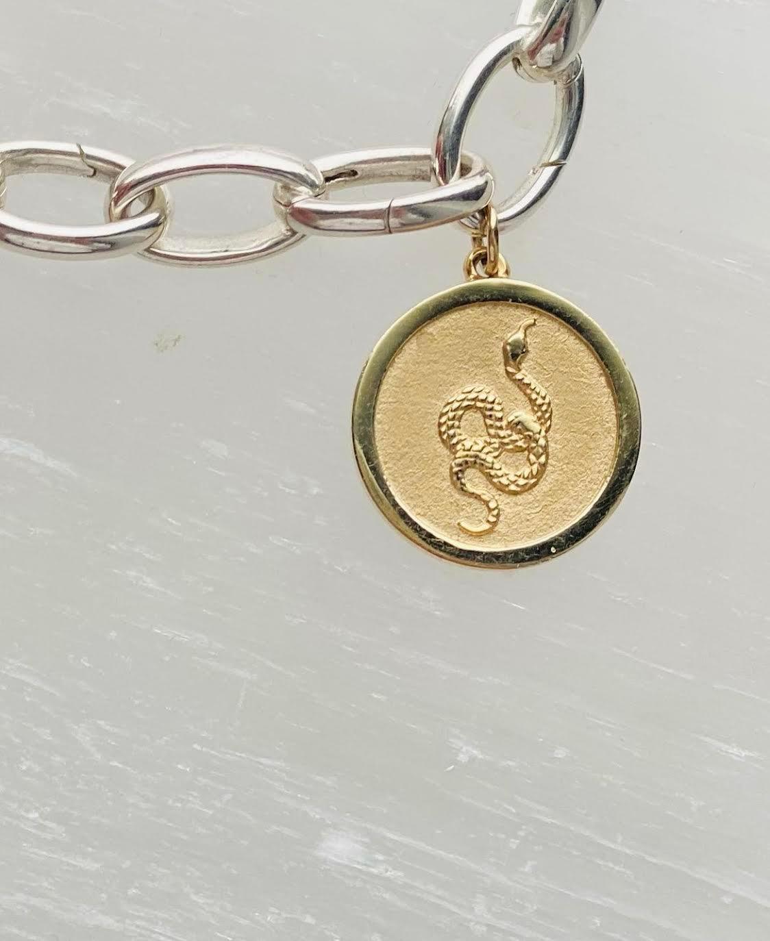 da uomo o donna Medaglione piccolo in oro giallo 14KT con serpente dello Zodiaco Cinese in vendita