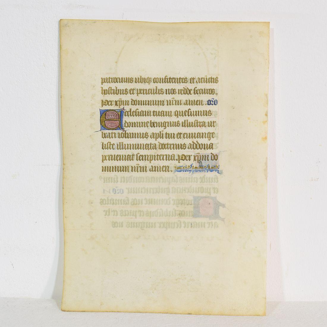 Fabulous handwritten and illuminated book page.
Beautiful period piece with gorgeous faded colors and typical Gothic gilded initials,
France, 15th century.