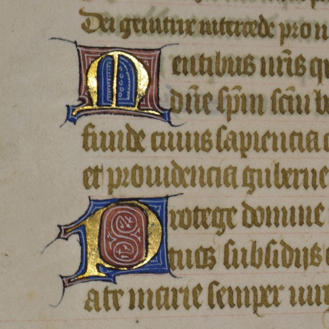 Small 15th Century Illuminated Vellum Book Page, Handwriting In Good Condition In Buisson, FR