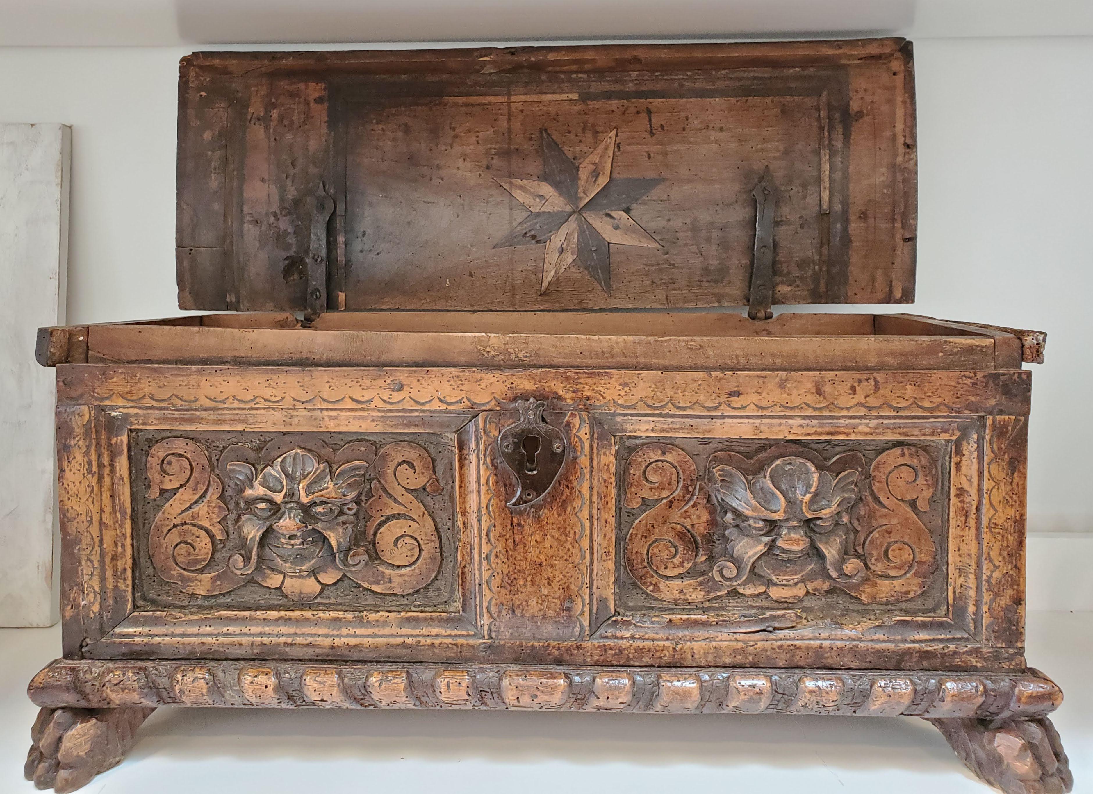 Small 16th Century Italian Renaissance Walnut Cassone or Marriage Chest In Good Condition In Middleburg, VA