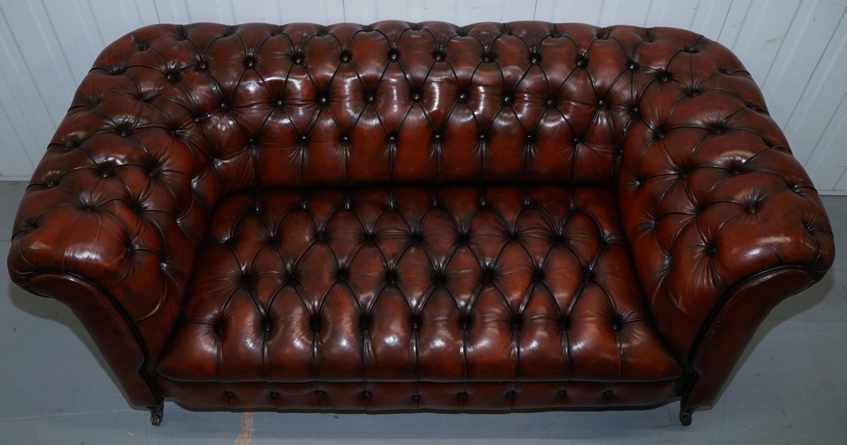 Restauriertes viktorianisches Chesterfield Whisky Brown Leder-Sofa (Viktorianisch) im Angebot