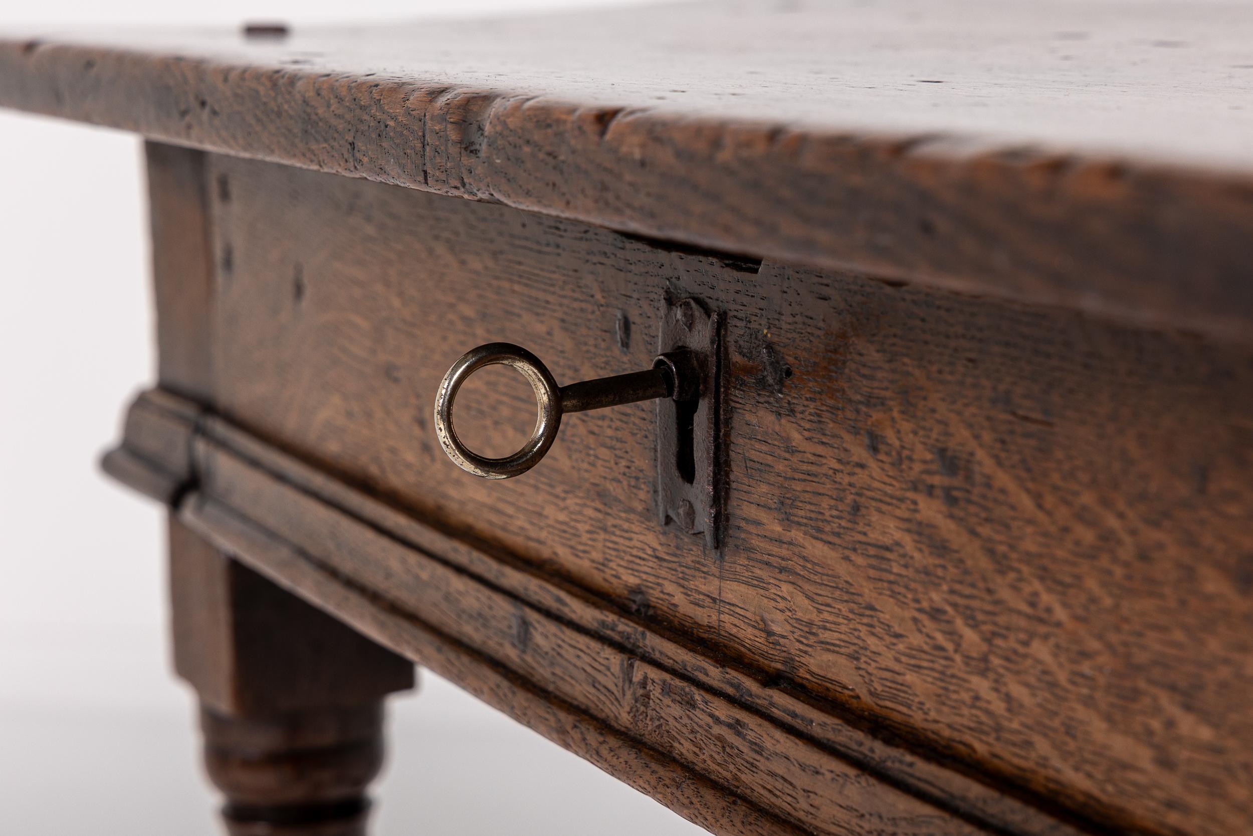 Small 17th Century English Oak Side Table For Sale 6
