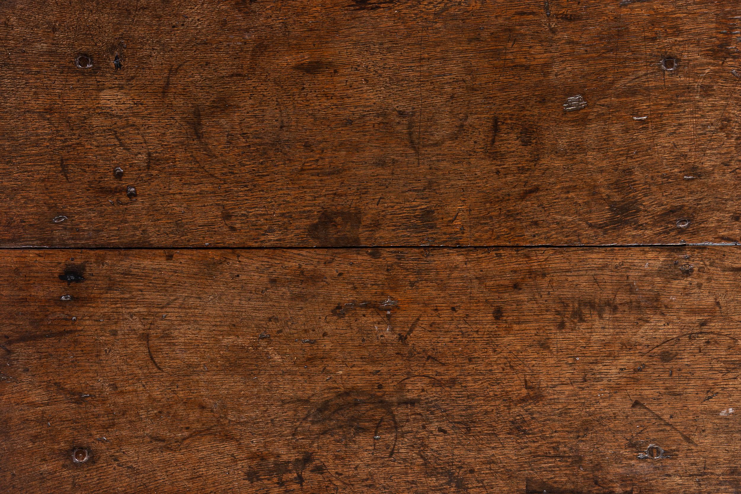 Small 17th Century English Oak Side Table For Sale 2