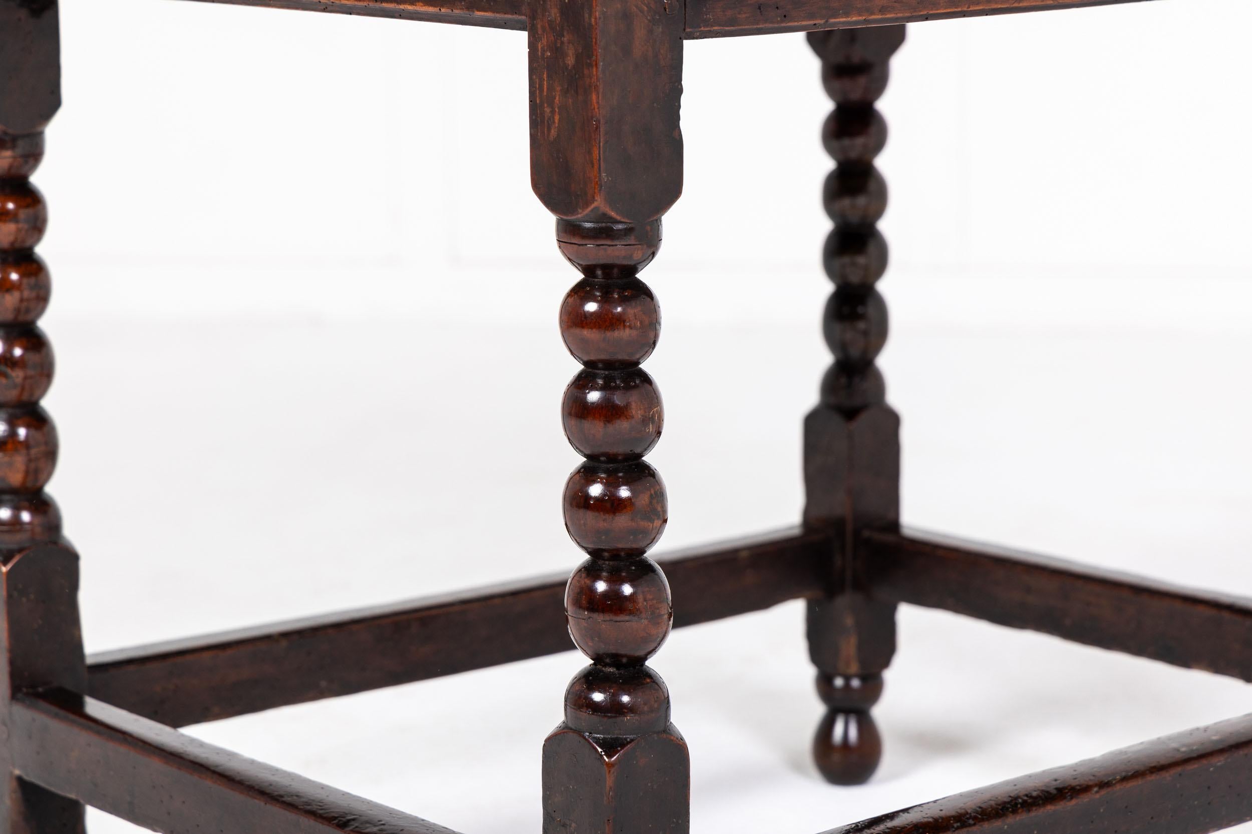 Small 17th Century English Oak Side Table For Sale 3