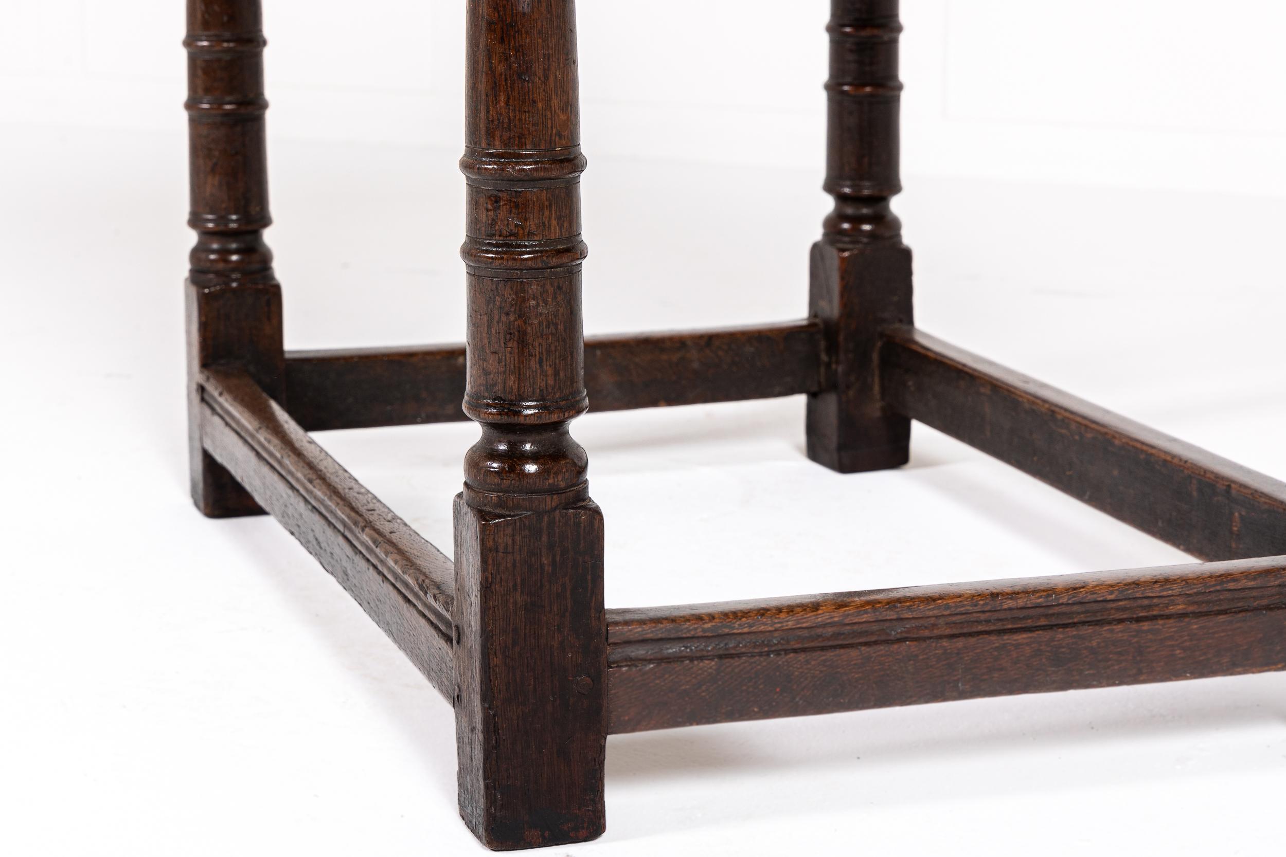 Small 17th Century English Oak Side Table For Sale 4
