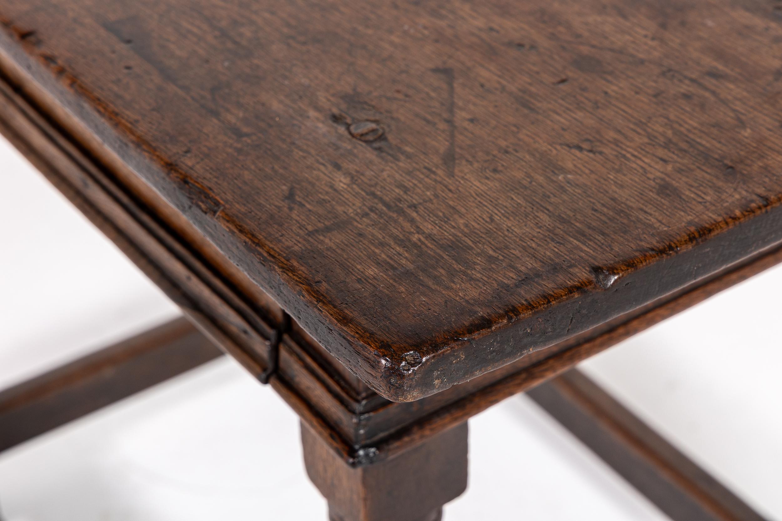 Small 17th Century English Oak Side Table For Sale 5