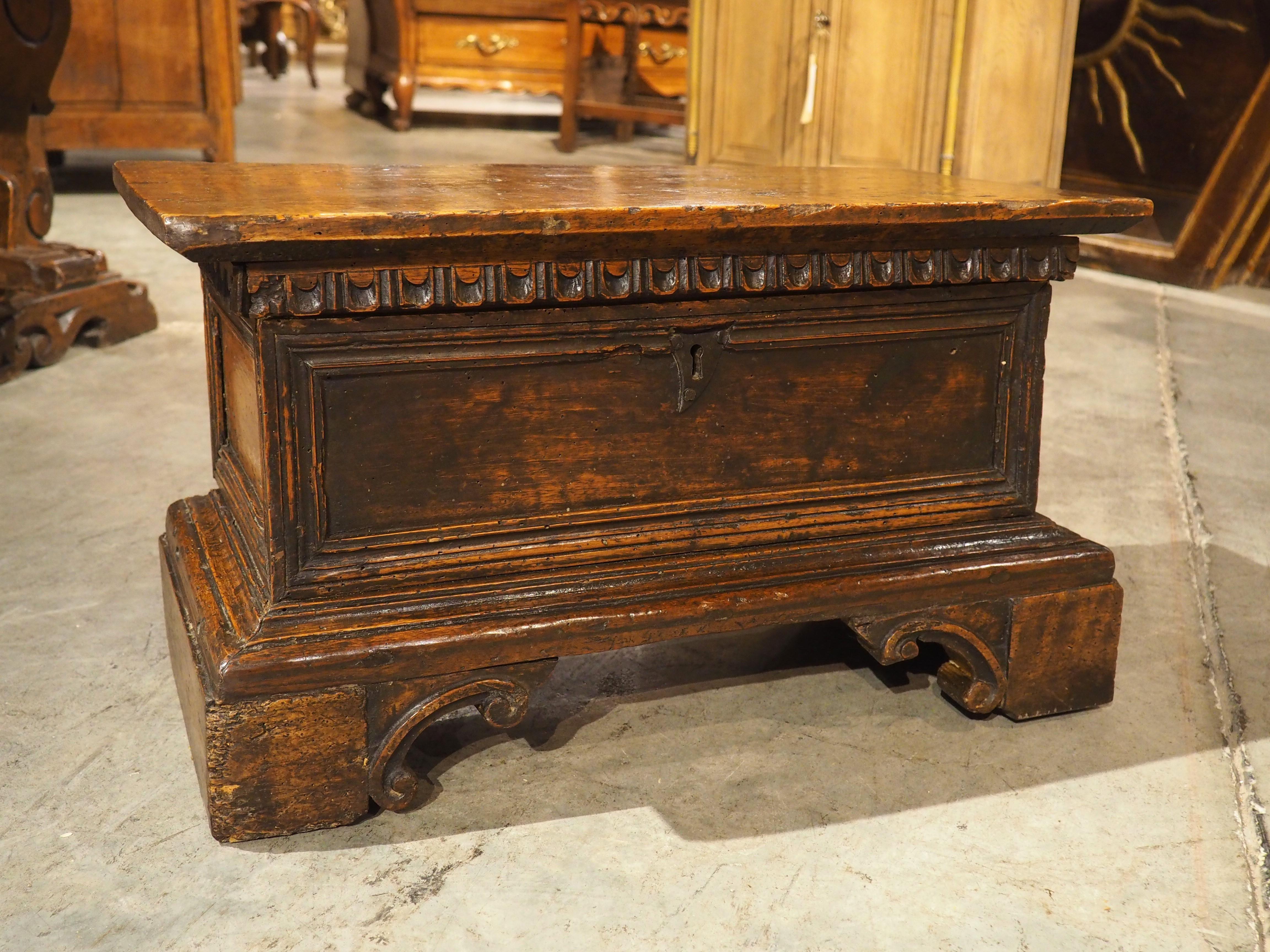 Small 17th Century Italian Carved Walnut Wood Cassone For Sale 9