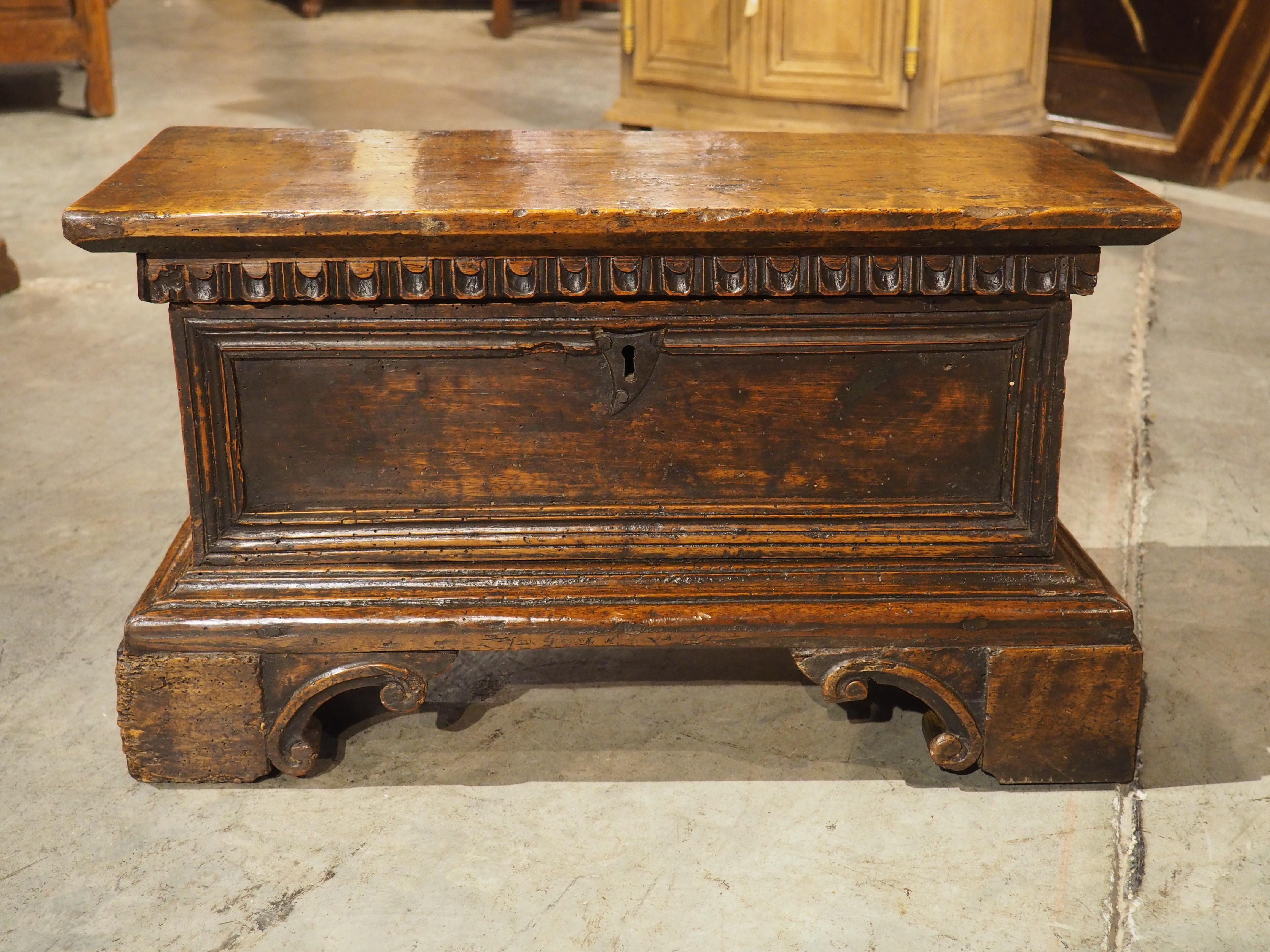 Small 17th Century Italian Carved Walnut Wood Cassone For Sale 1